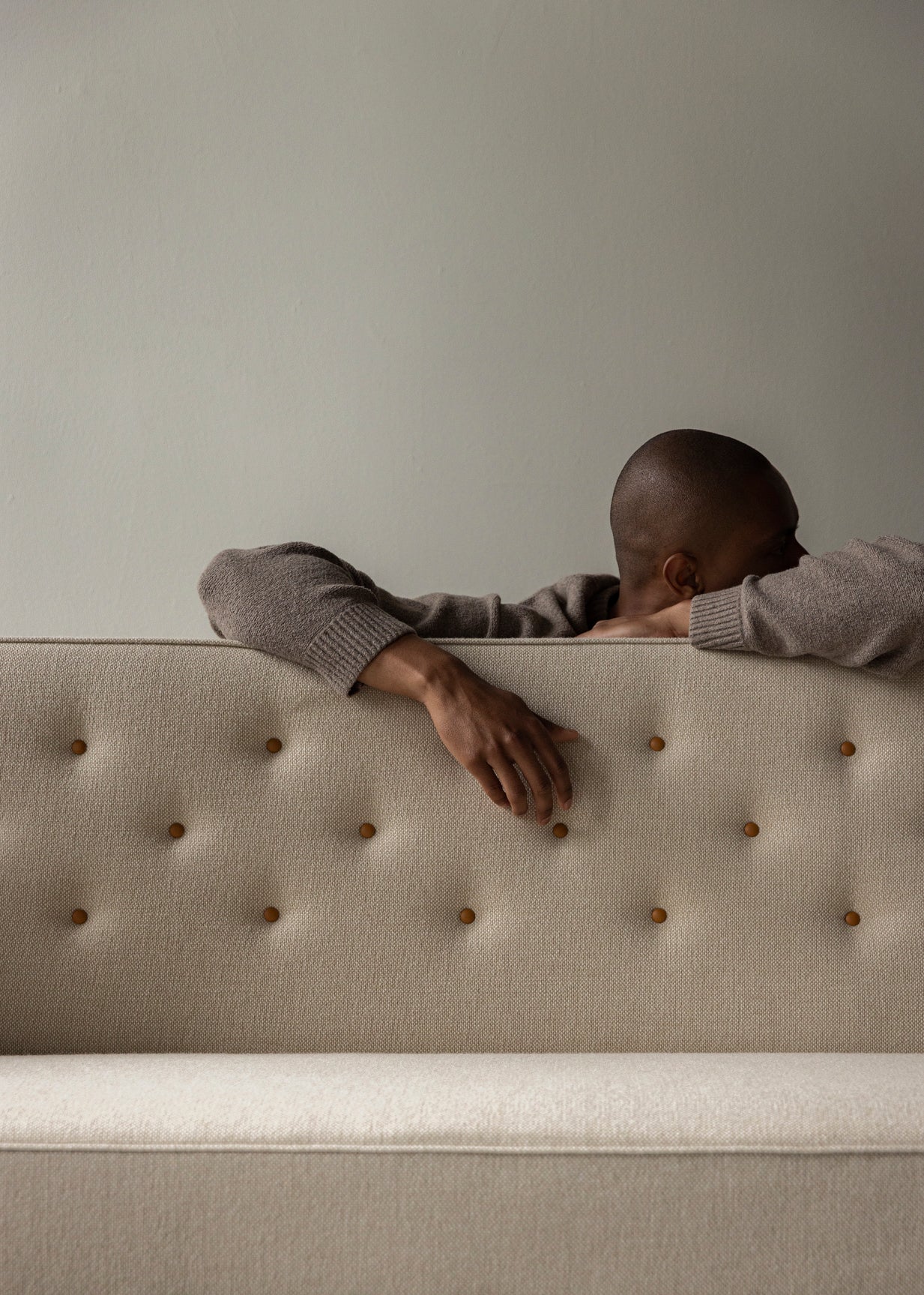 2-seater Sofa RADIOHUS beige with walnut base