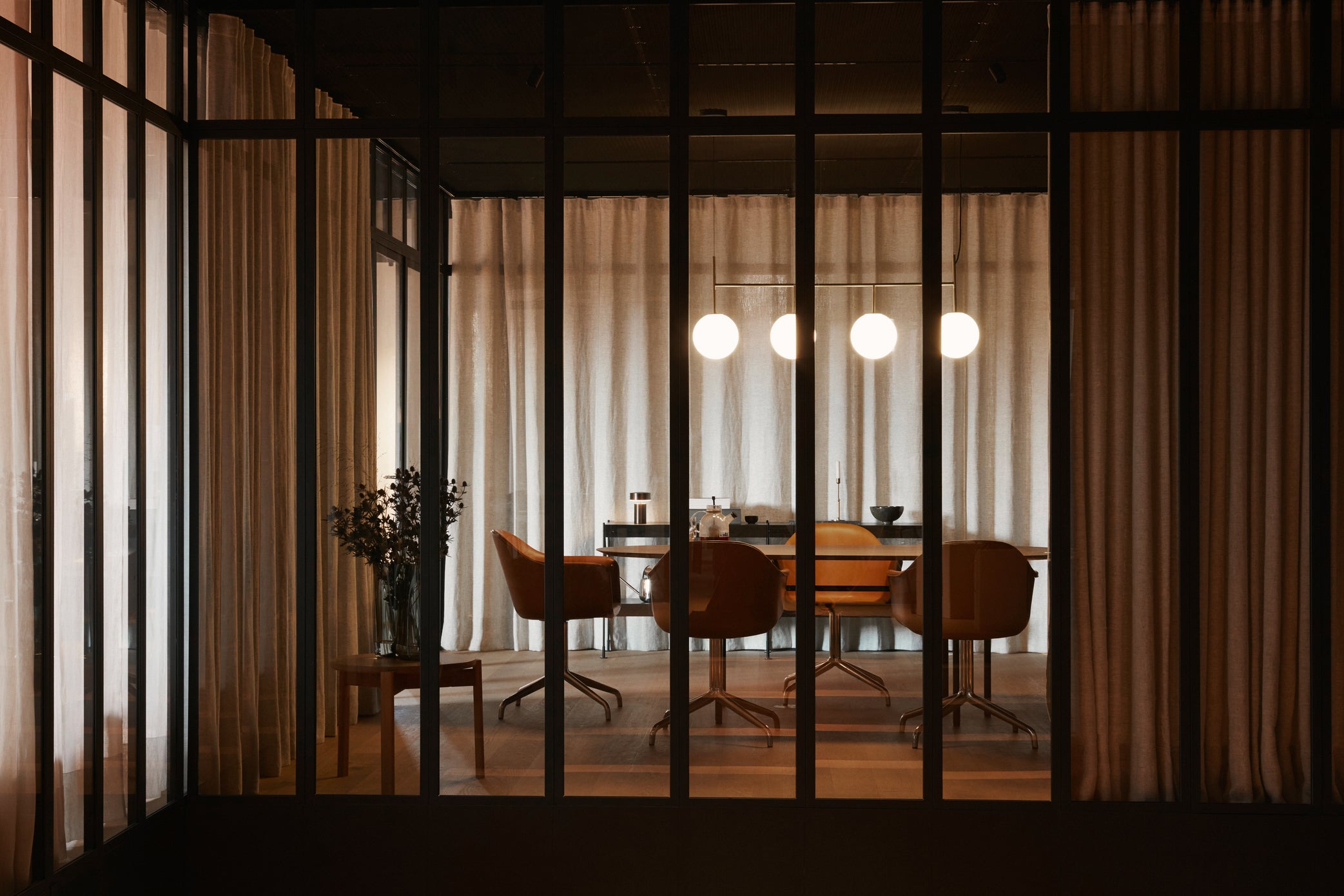 HARBOUR office armchair gray leather with black base