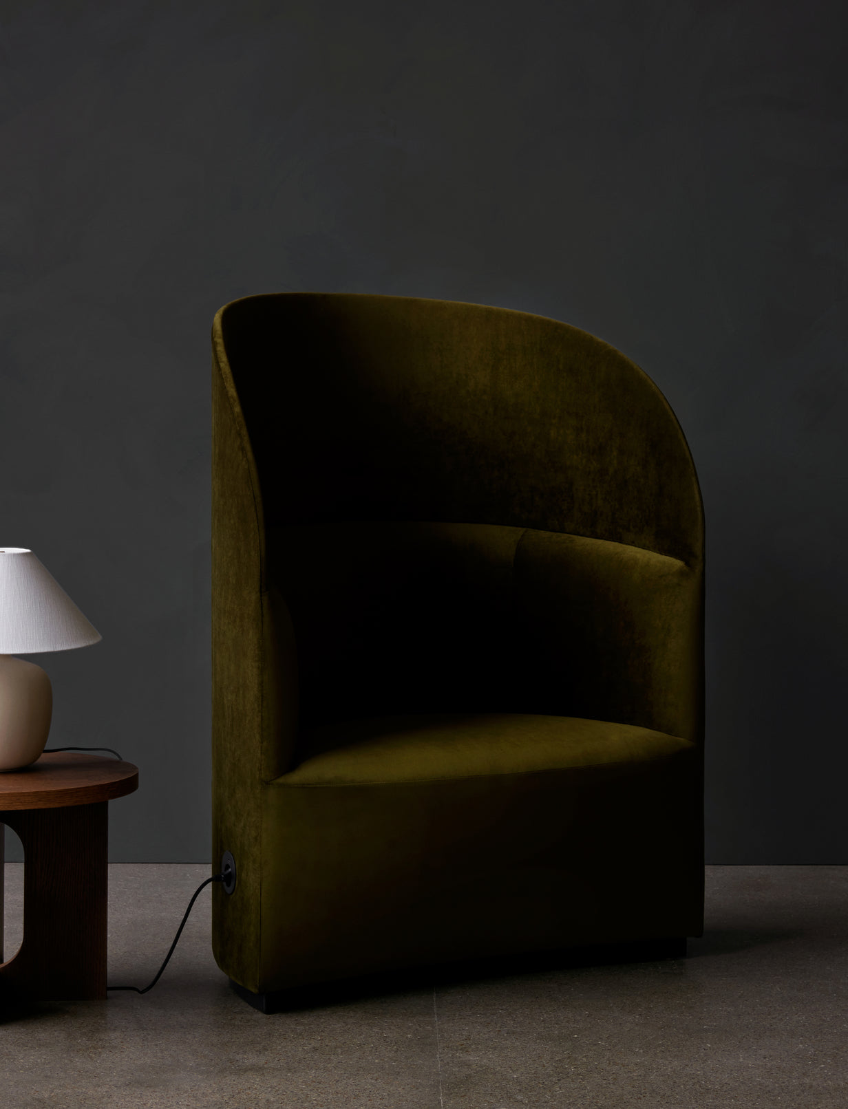 Fotel z wysokim oparciem TEAROOM jasnobeżowy