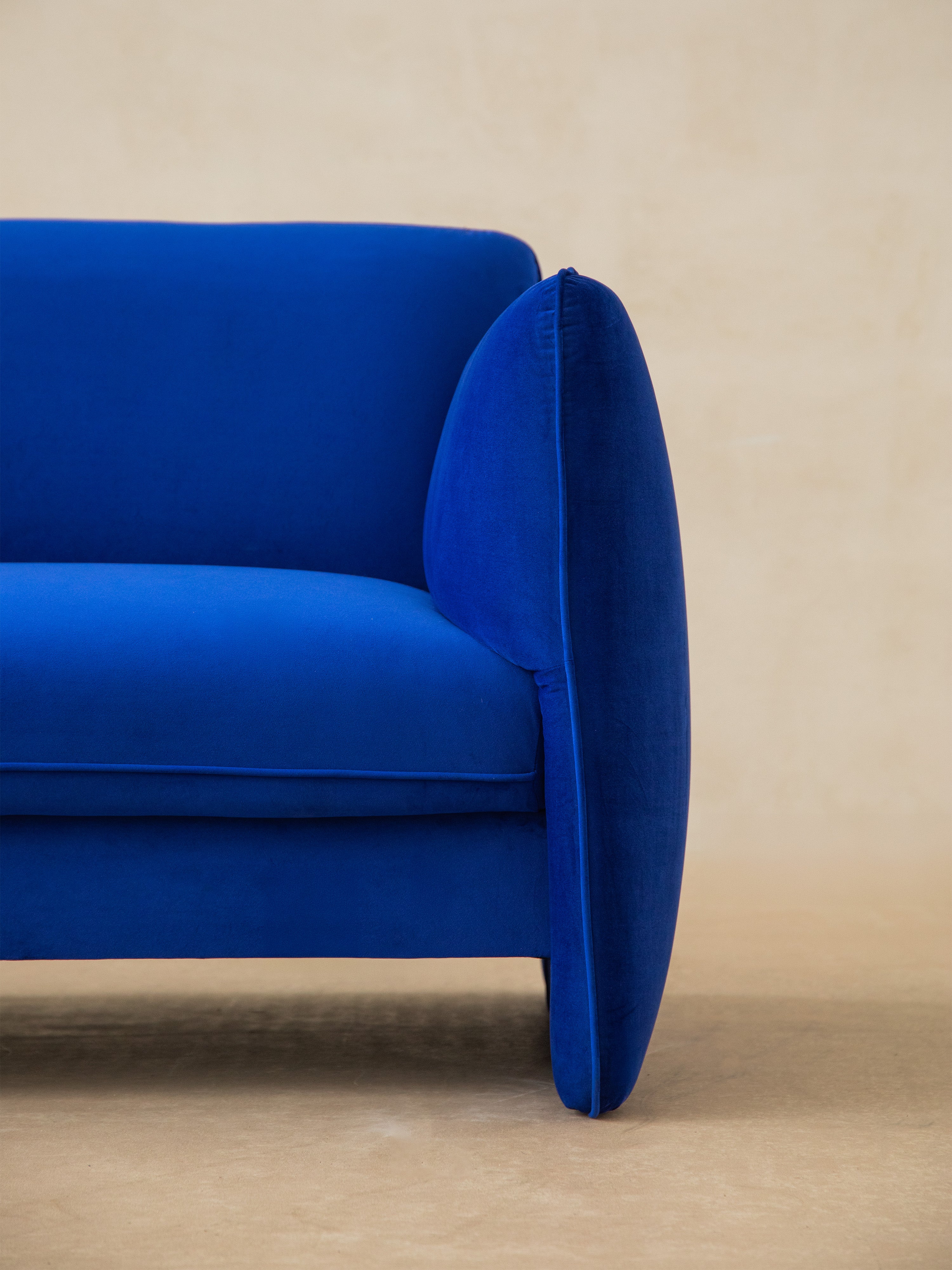 Fotel aksamitny GEORGIA czarny