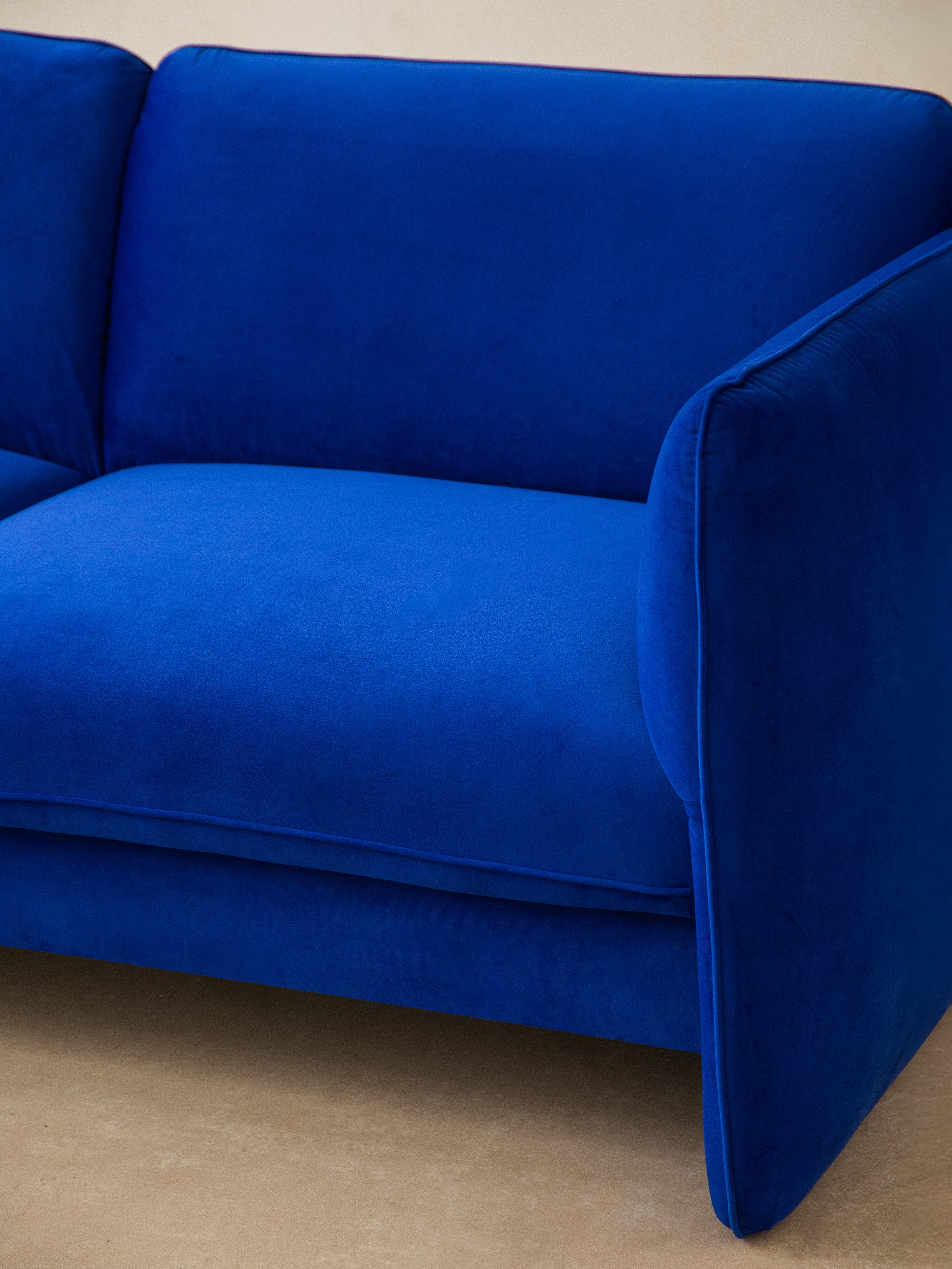 Fotel aksamitny GEORGIA czarny