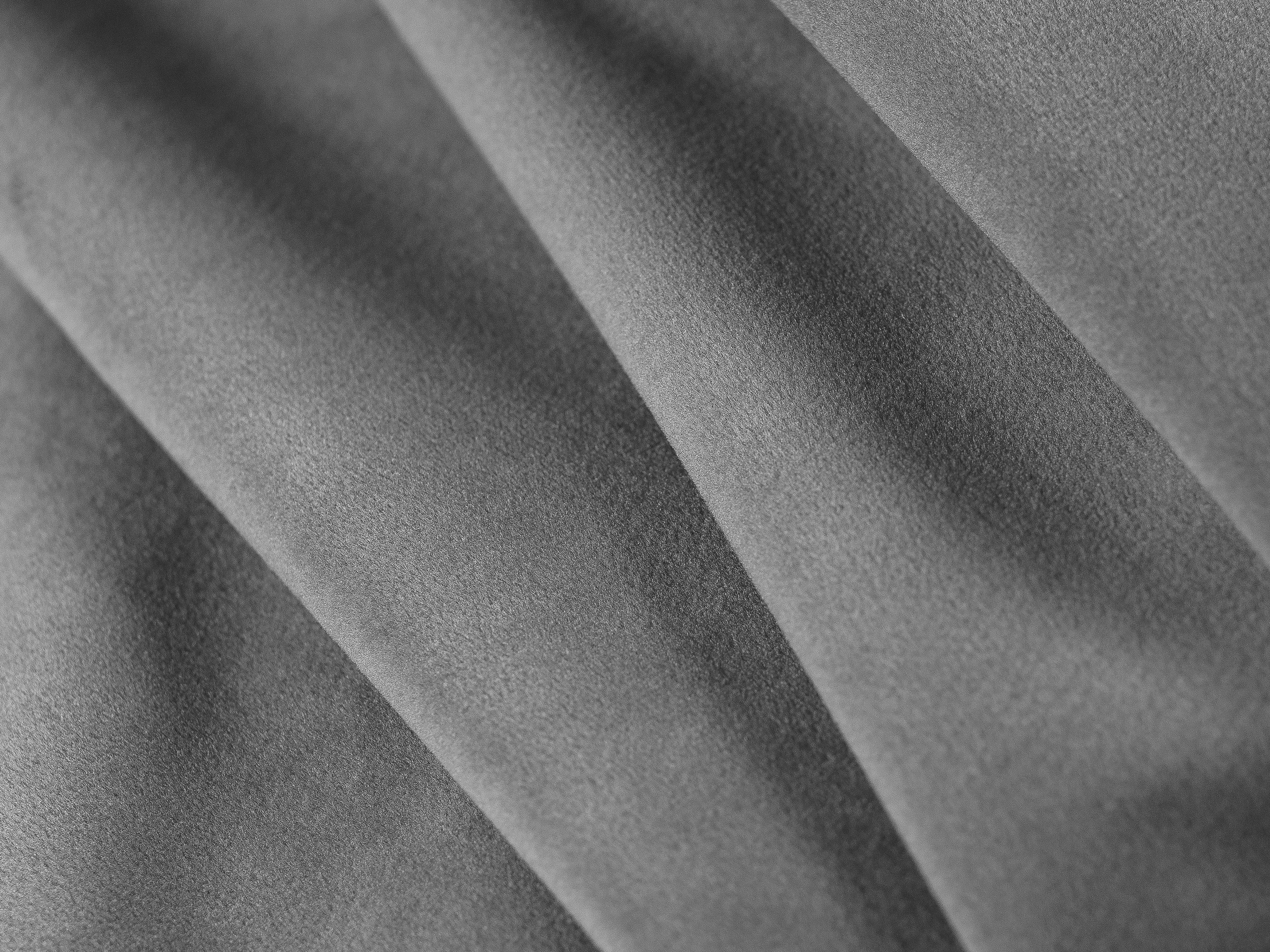 Quadratischer Samtpouf BEMY grau