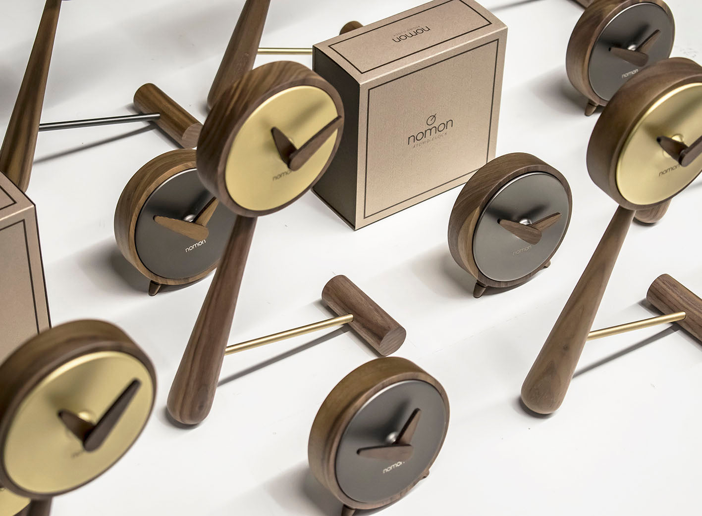 MINI PUNTERO table clock walnut wood with graphite finish