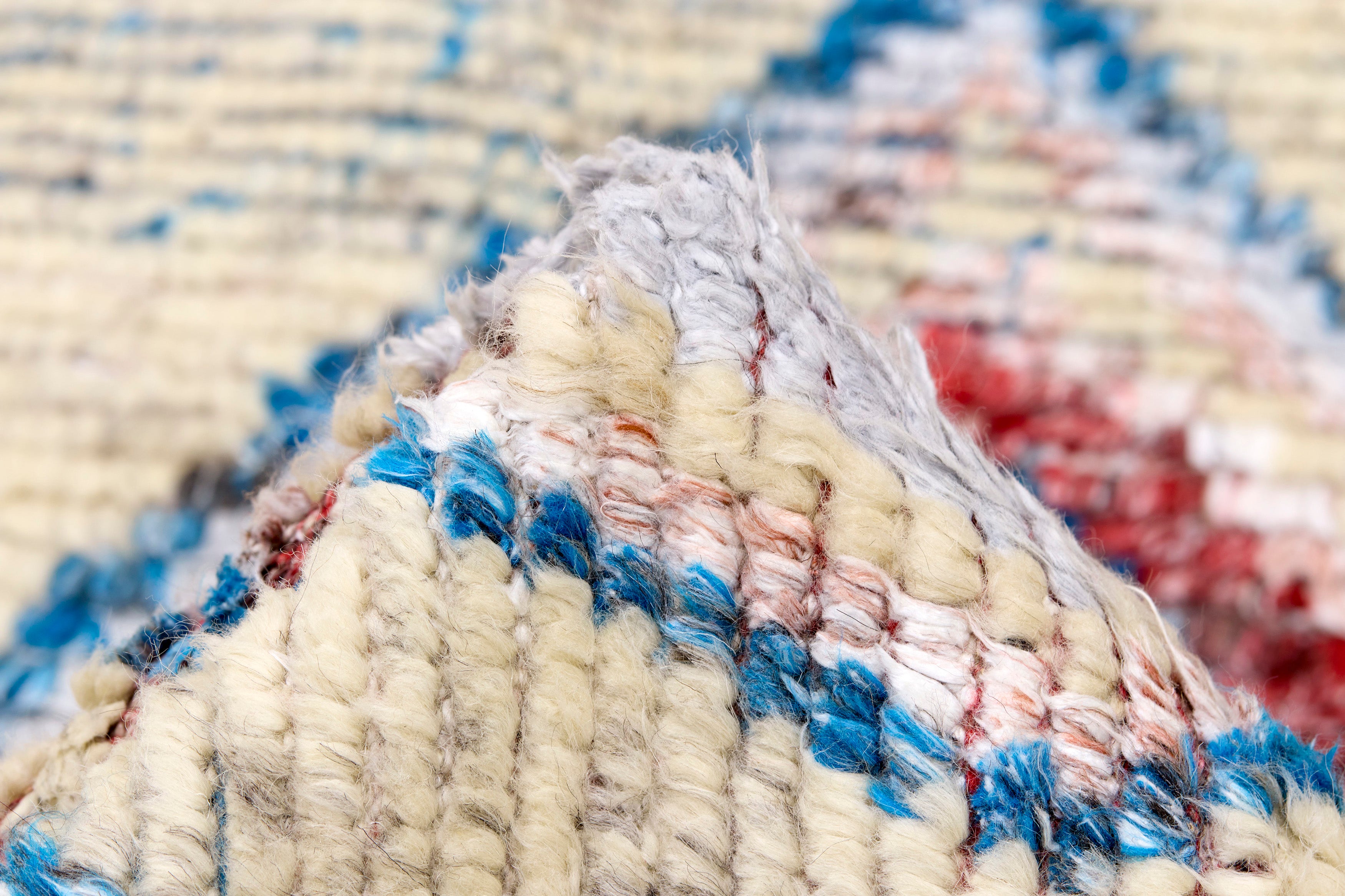 Teppich TRIBE beige mit Rot und Blau