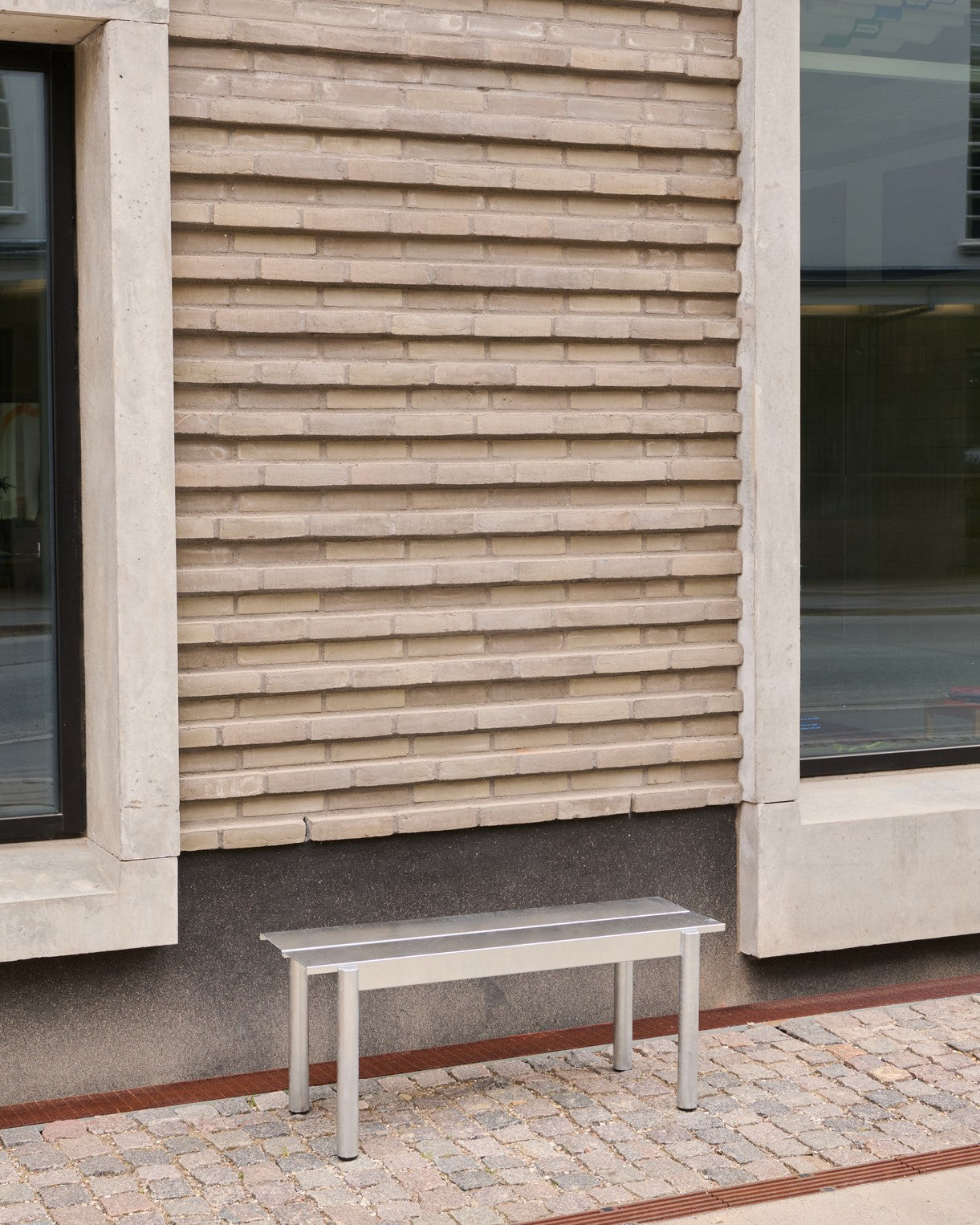 Buitenbank LINEAR gegalvaniseerd staal
