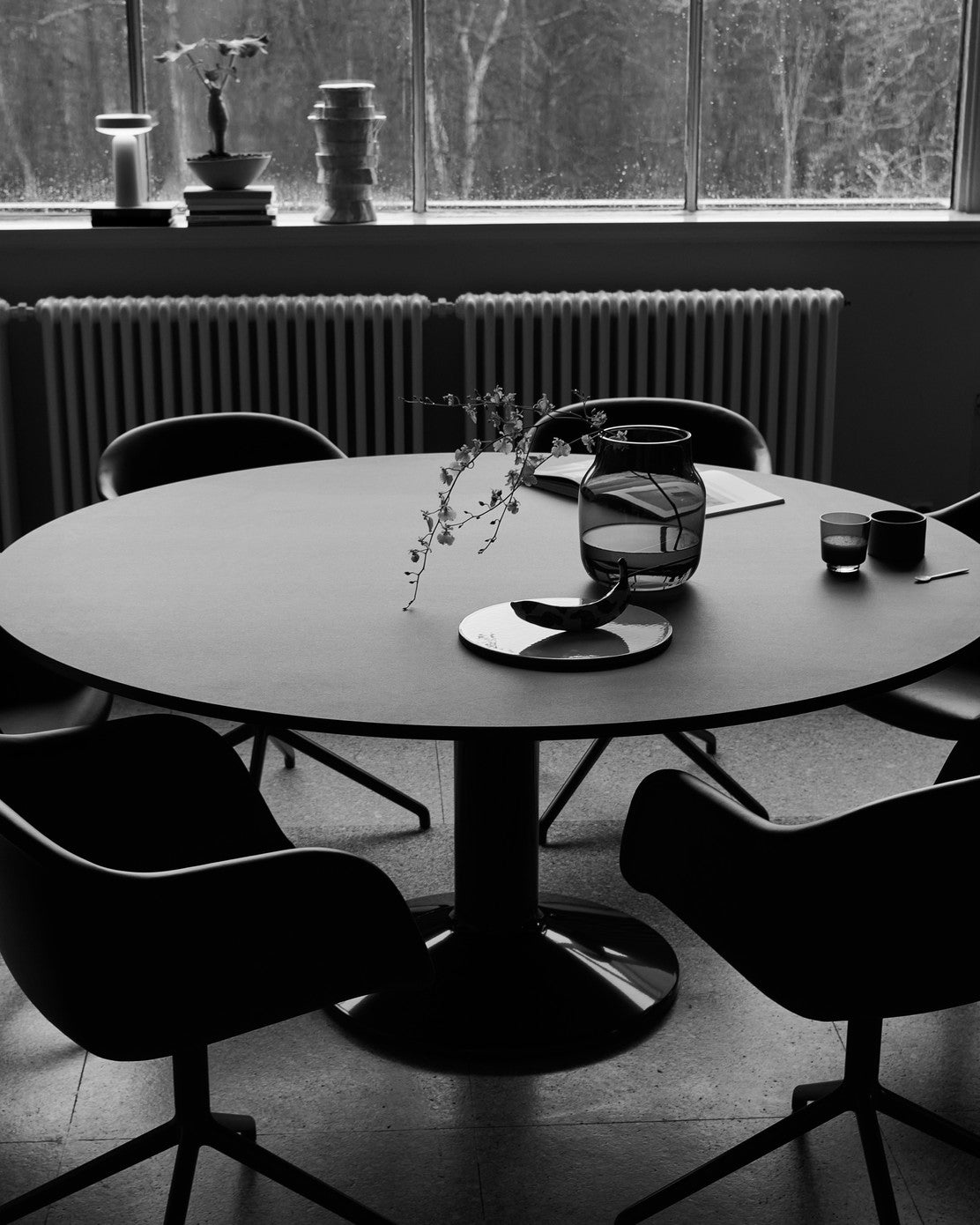 Runder Tisch MIDST schwarz