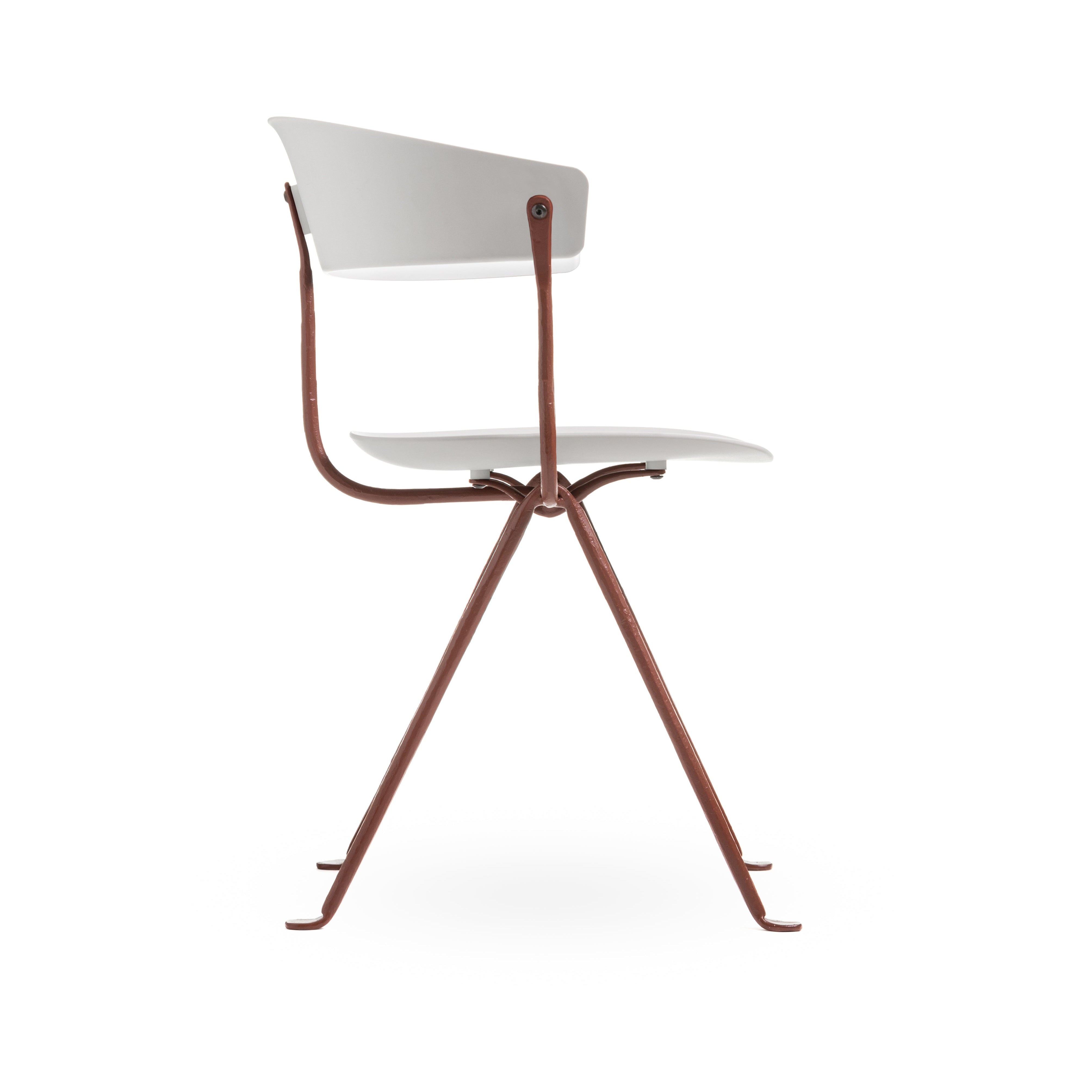 Stoel OFFICINA met een bruine basis en een witte zitting