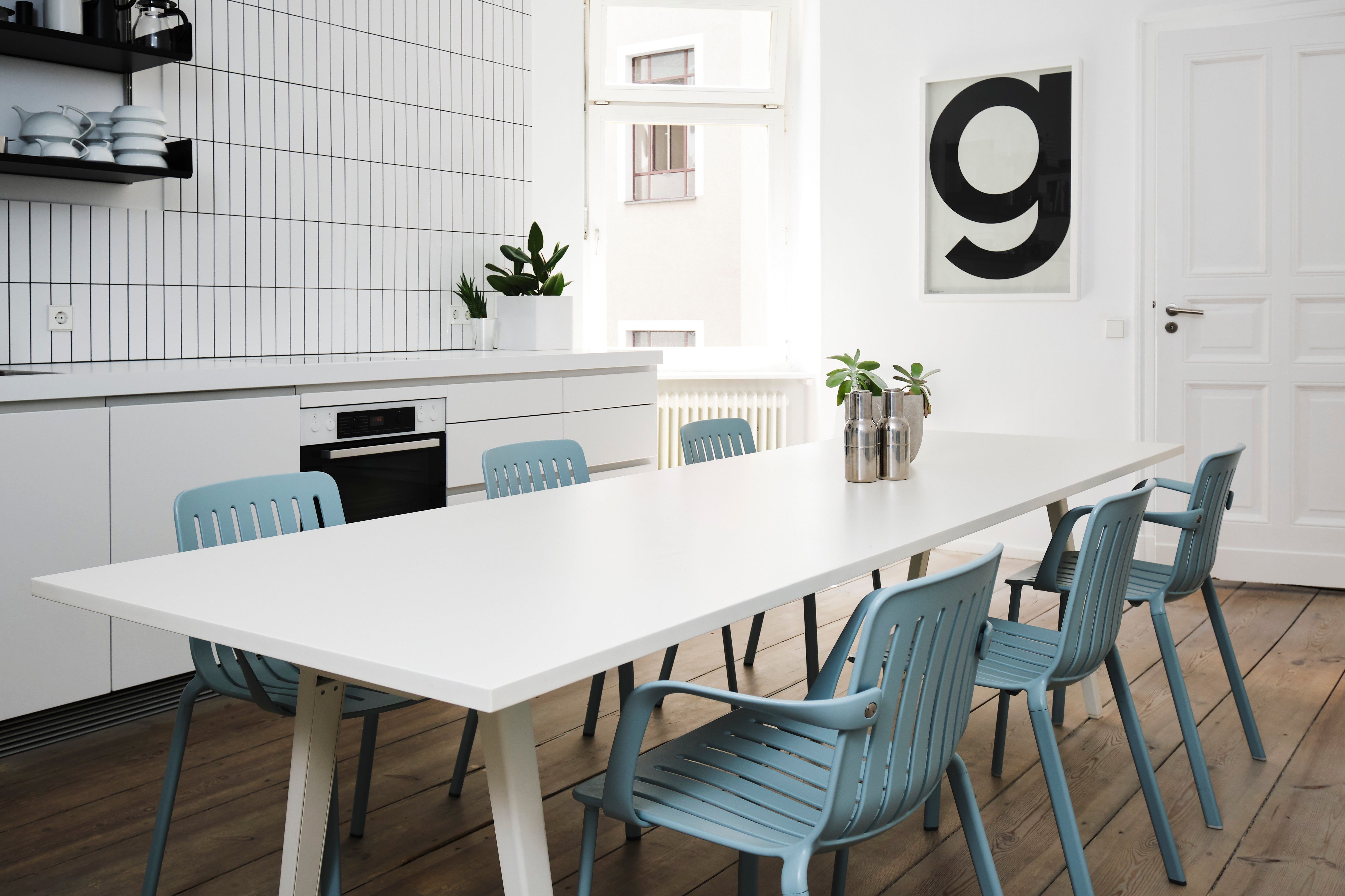 External chair with Plato Green armrests