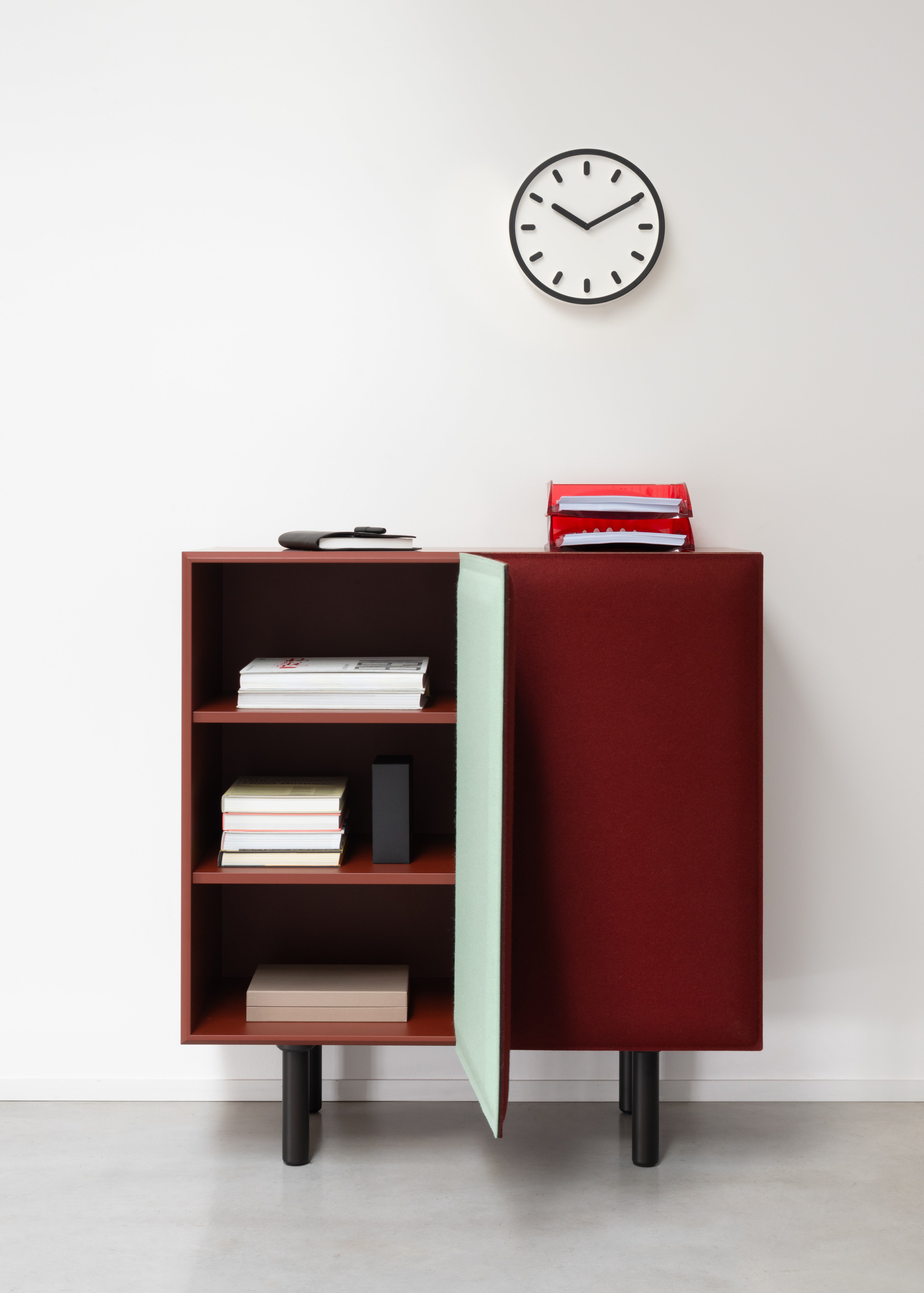 TACITO cabinet burgundy felt