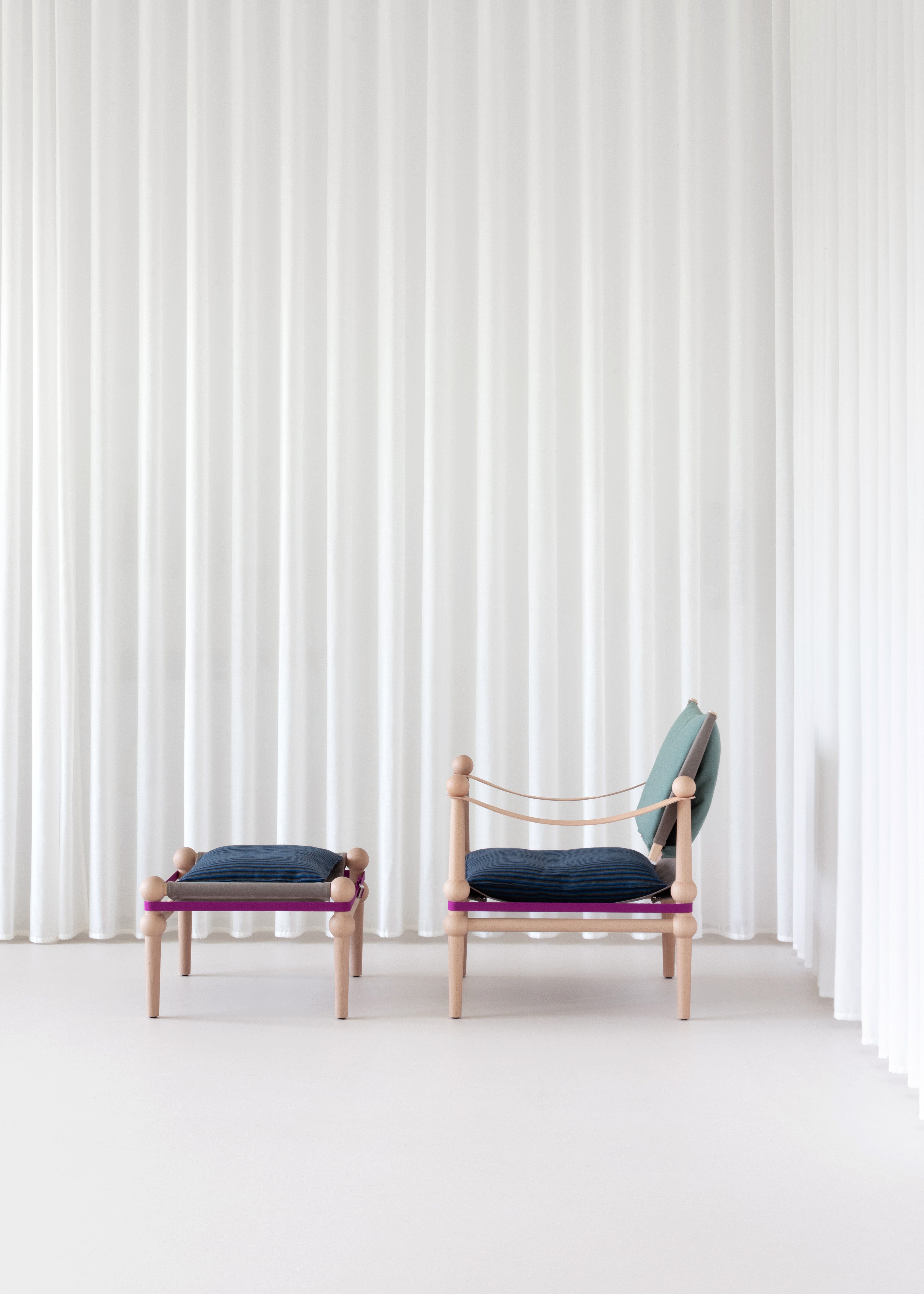 Fauteuil TWAIN sprankelend roze met lichte beuken basis