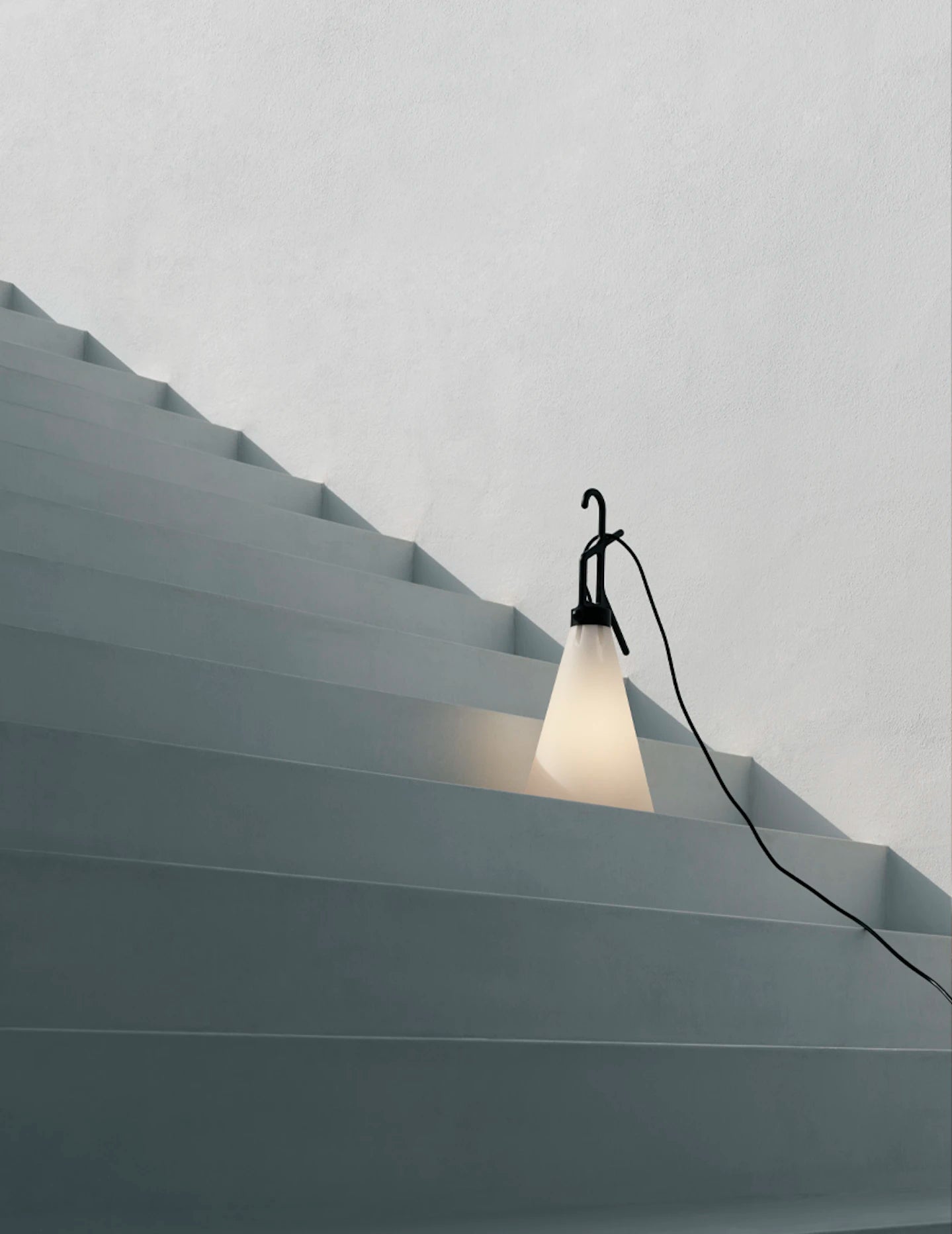 Lampa zewnętrzna MAYDAY czarny