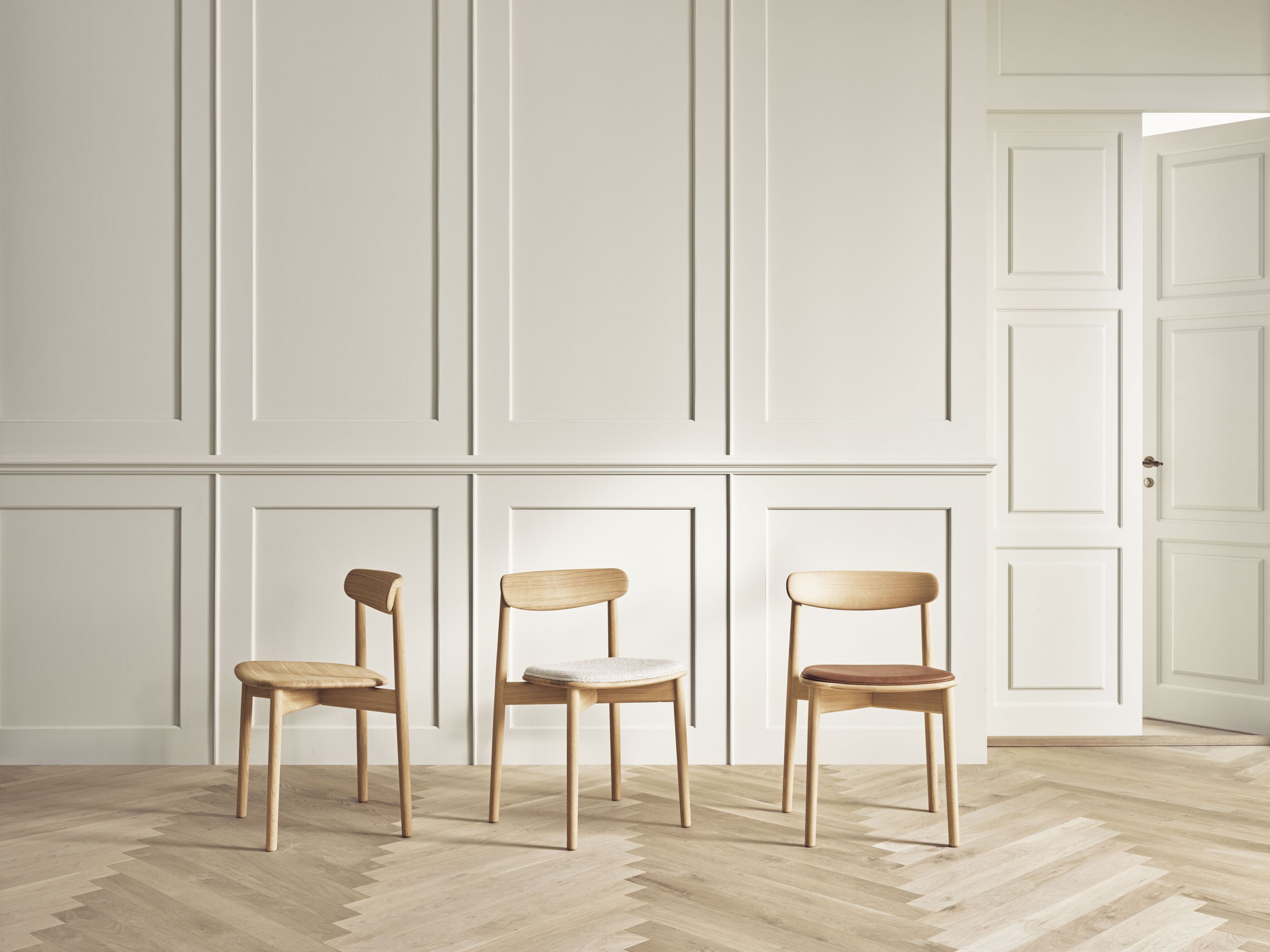 Stoel MERGE donker eikenhout