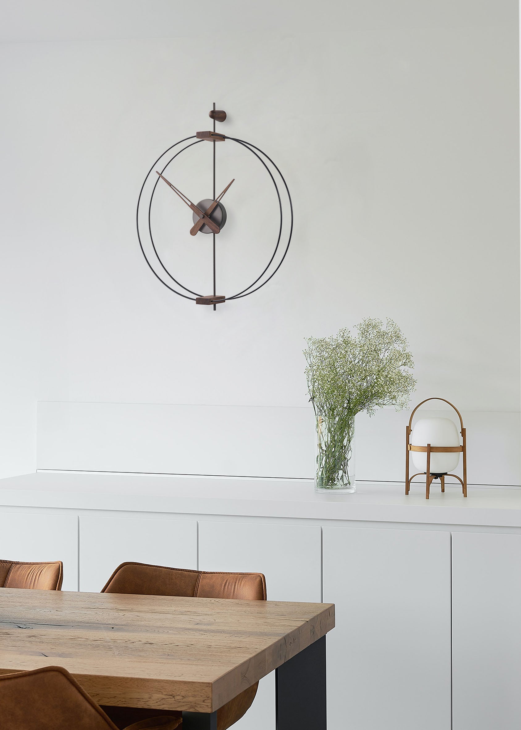 Wanduhr MICRO BARCELONA Nussbaum mit Schwarz und Grau