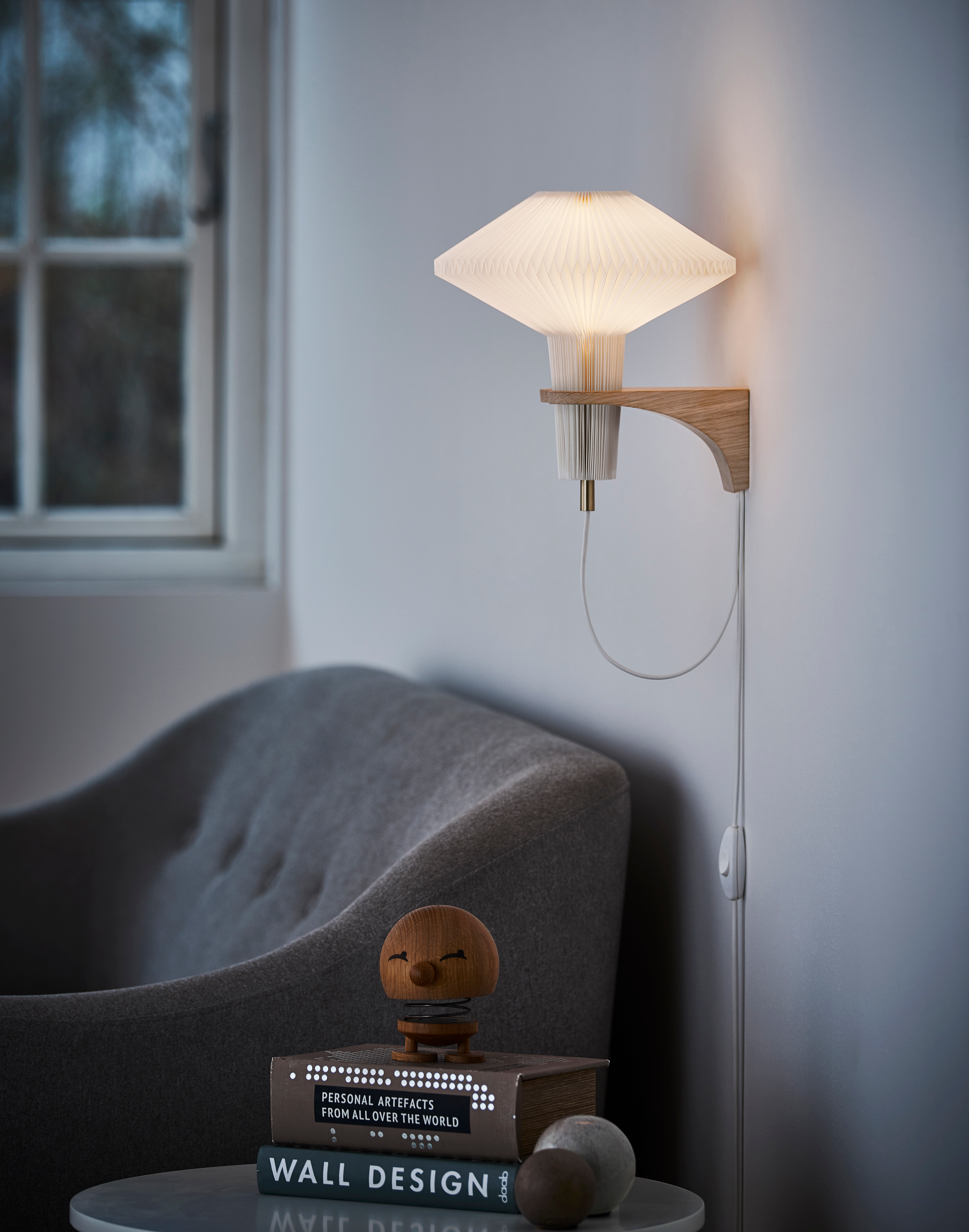 Wandlamp MODEL 204 PADDENSTOEL wit met lichte eiken basis