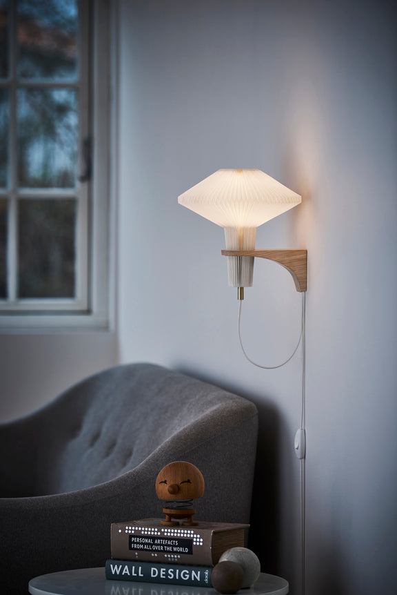 Wandlamp MODEL 204 PADDENSTOEL wit met lichte eiken basis