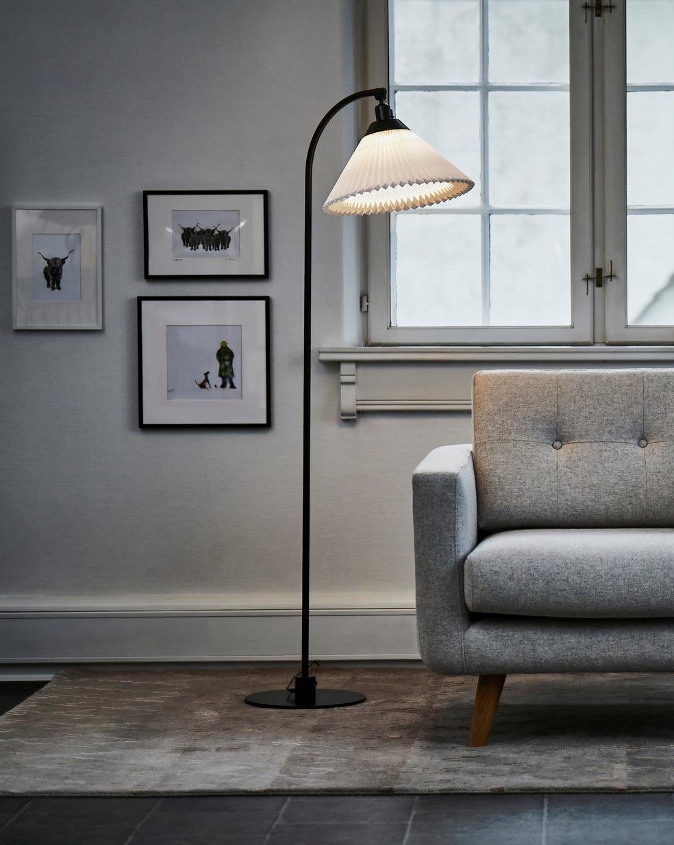 Vloerlamp MODEL 368 wit met zwarte voet