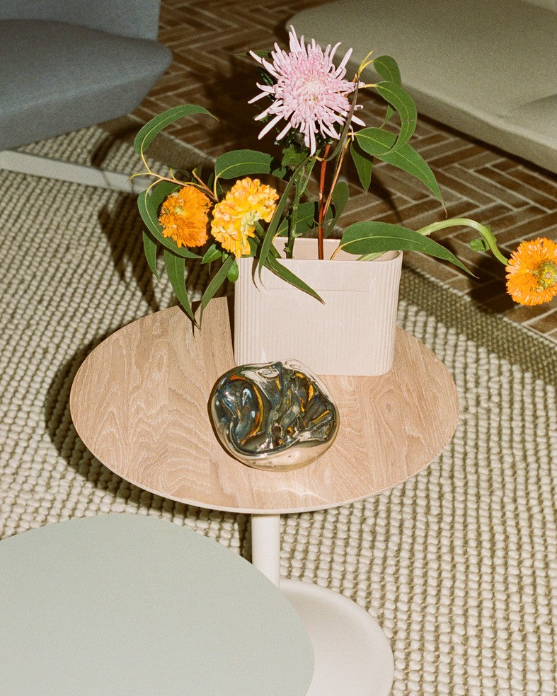 Zijtafel SOFT eikenhout met lichtgrijze basis