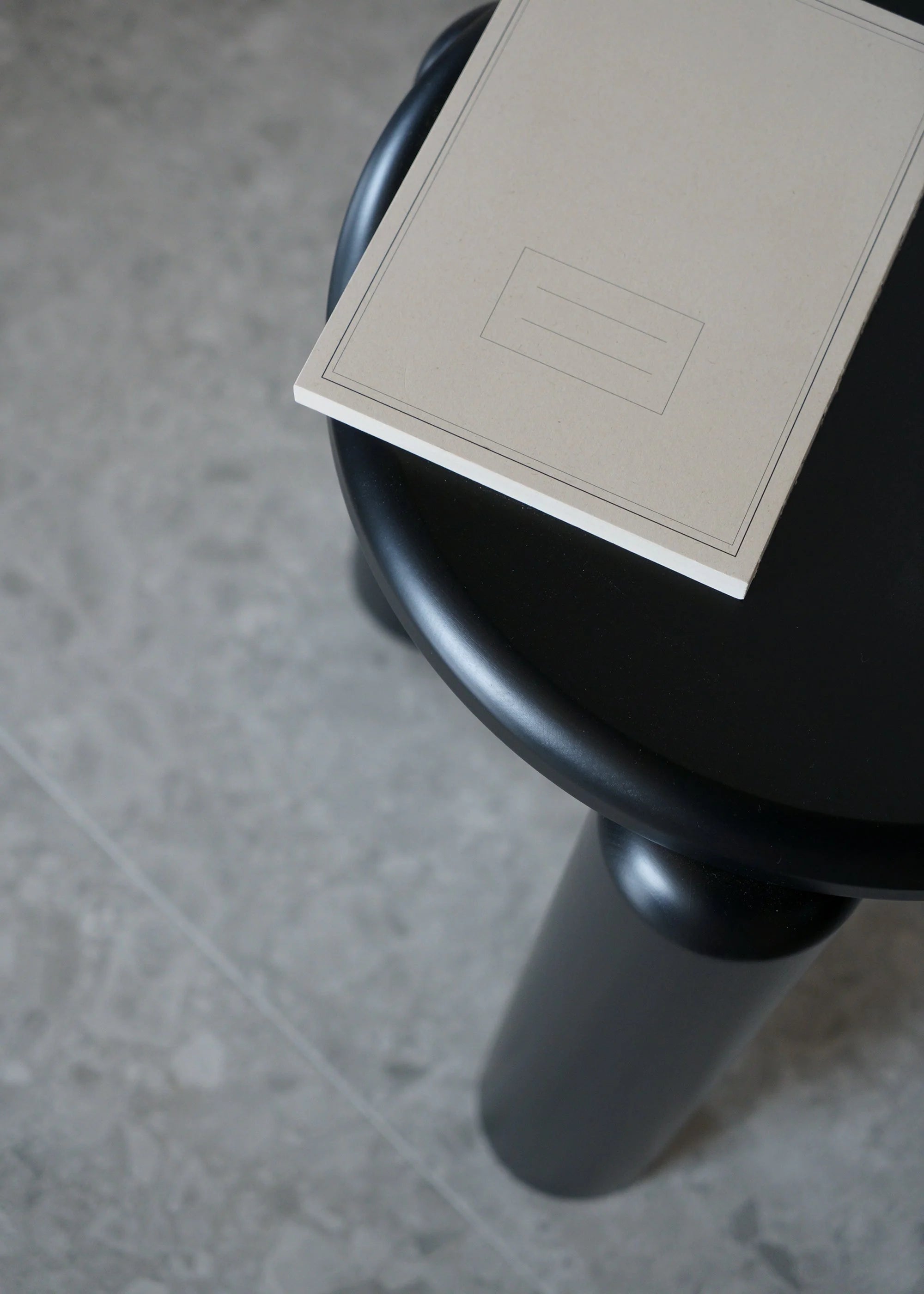 NEO zijtafel zwart essenhout