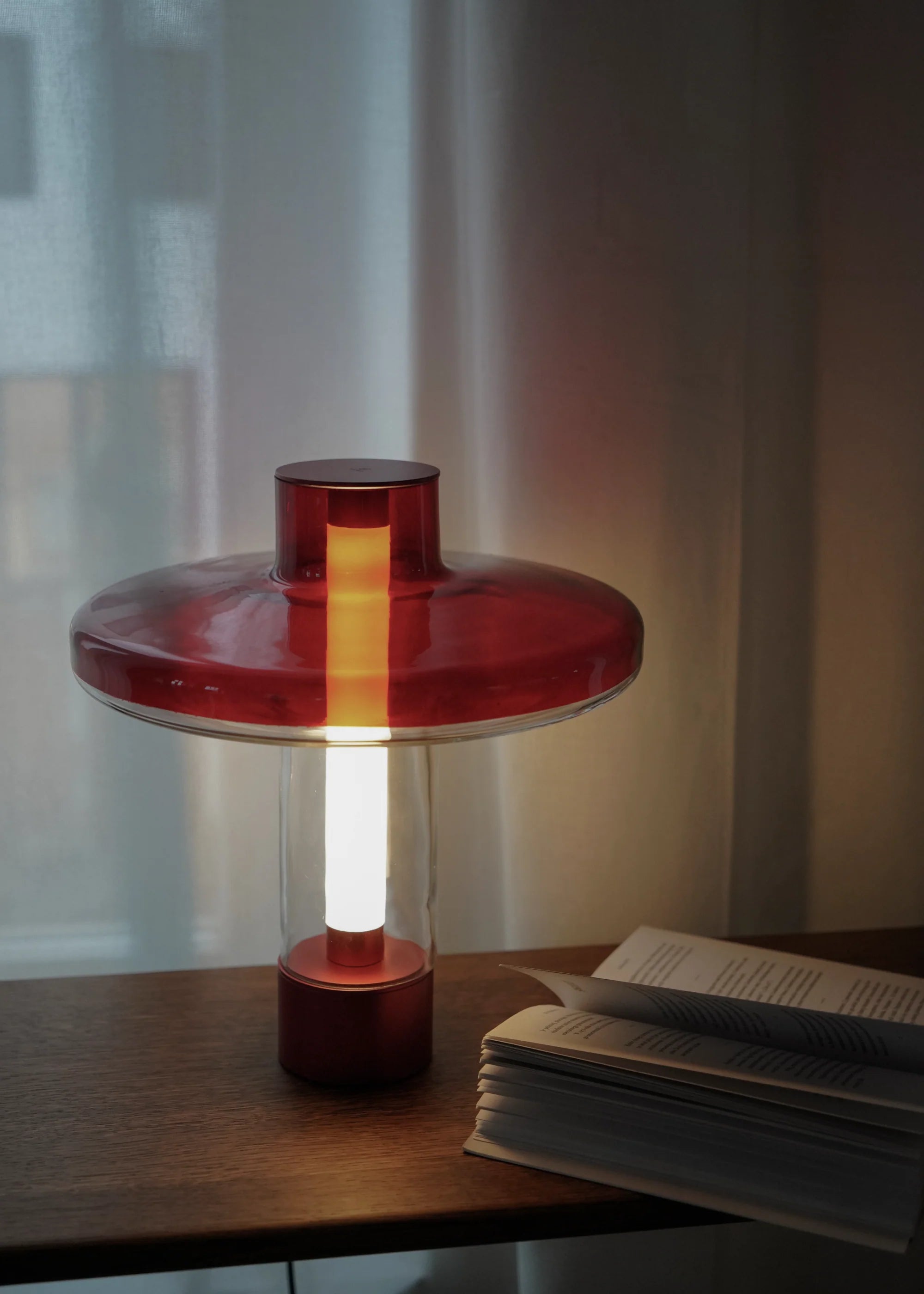 Lampa stołowa NEVO czerwony – szkło, TAMO