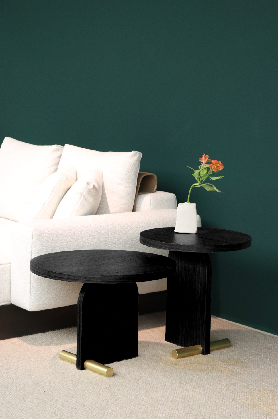 Zijtafel NOVA zwart essenhout met messing afwerking