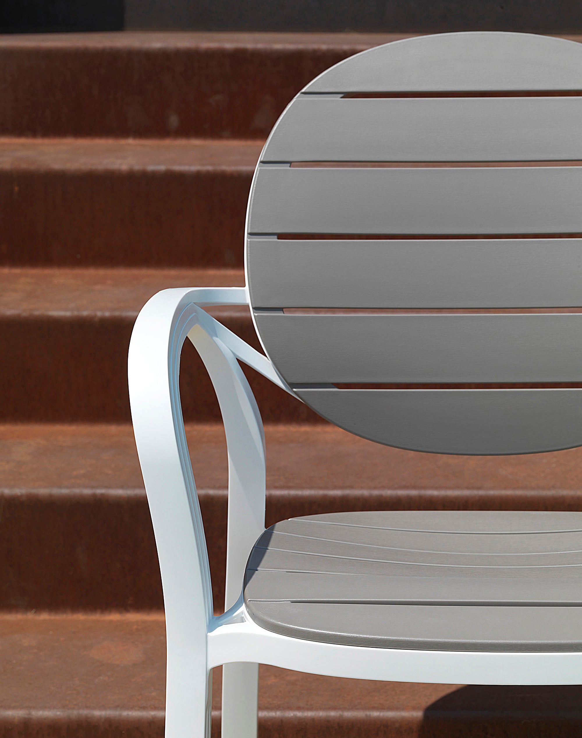 Outdoor chair with armrests PALMA taupe with white base