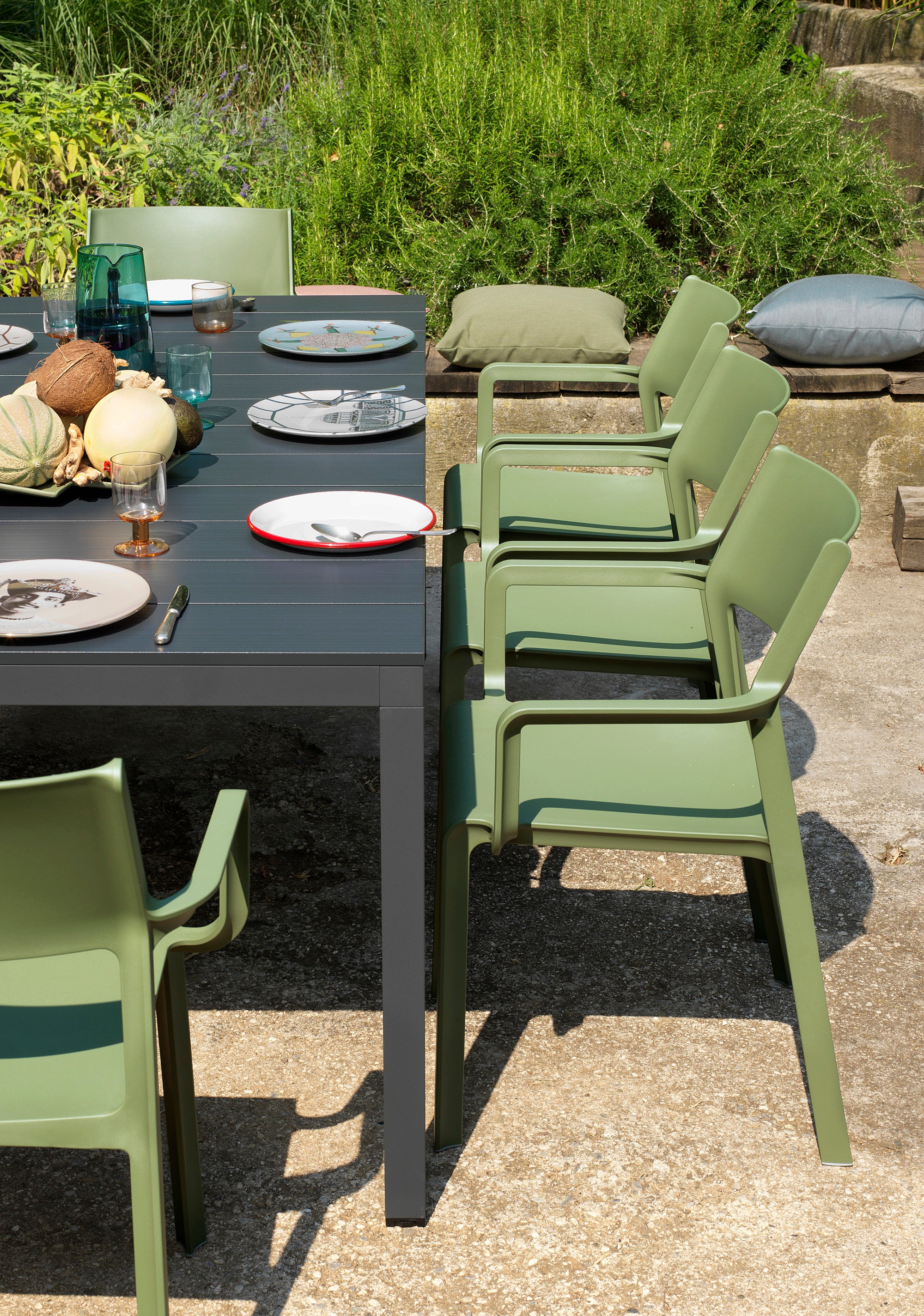 TRILL Brown Outdoor Chair with Armrests