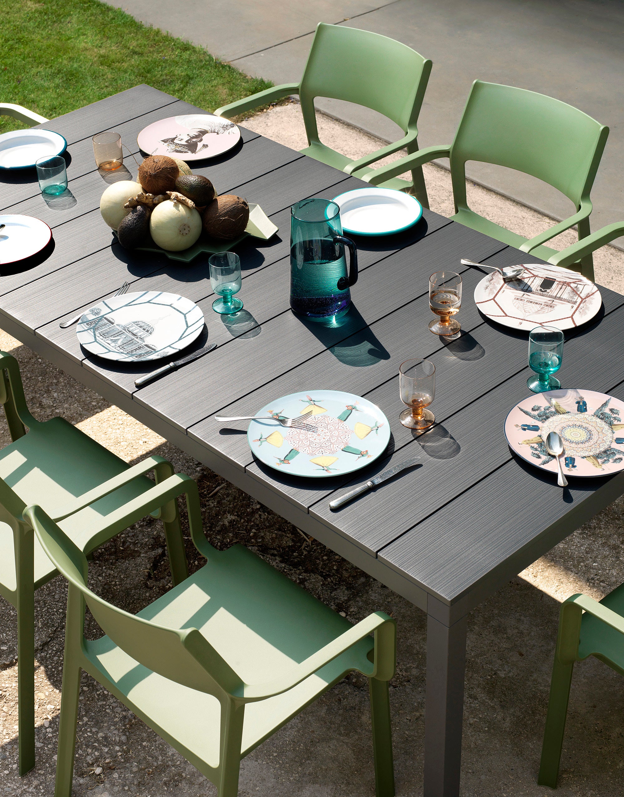 TRILL Brown Outdoor Chair with Armrests