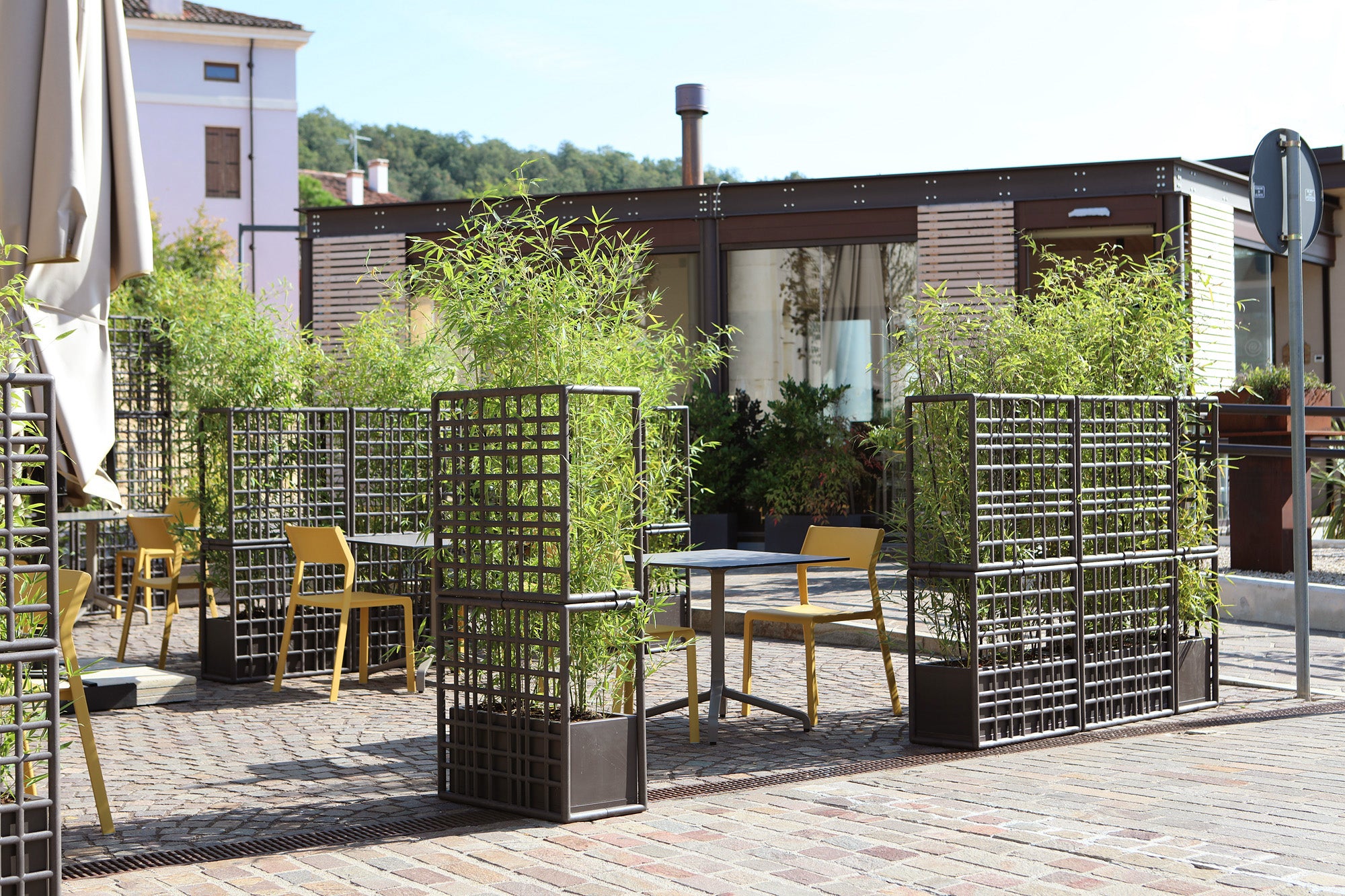 Modulares Außensystem mit Pflanzgefäß SIPARIO erdiges Braun