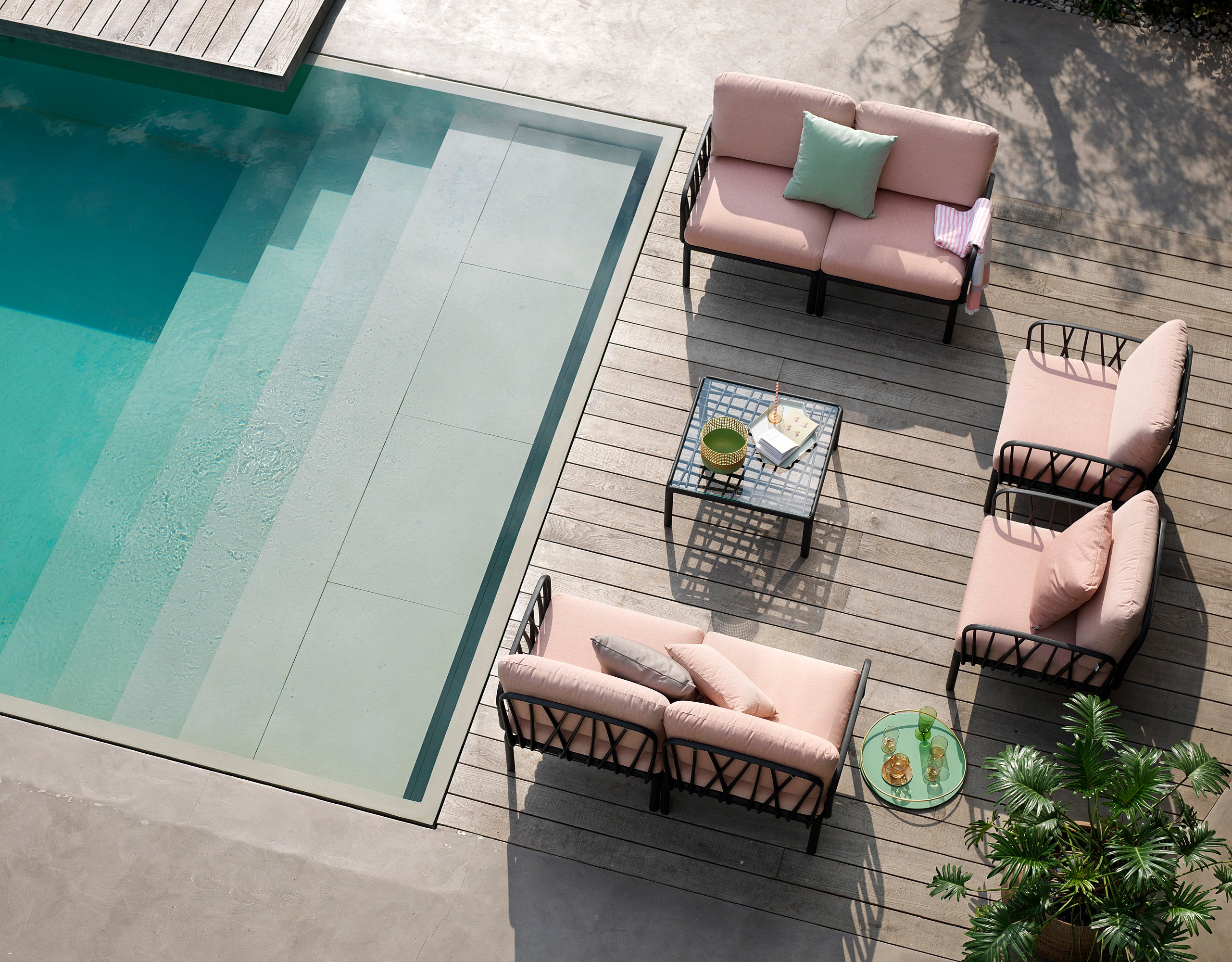 Outdoor Armchair KOMODO Pink with Green Agave Base