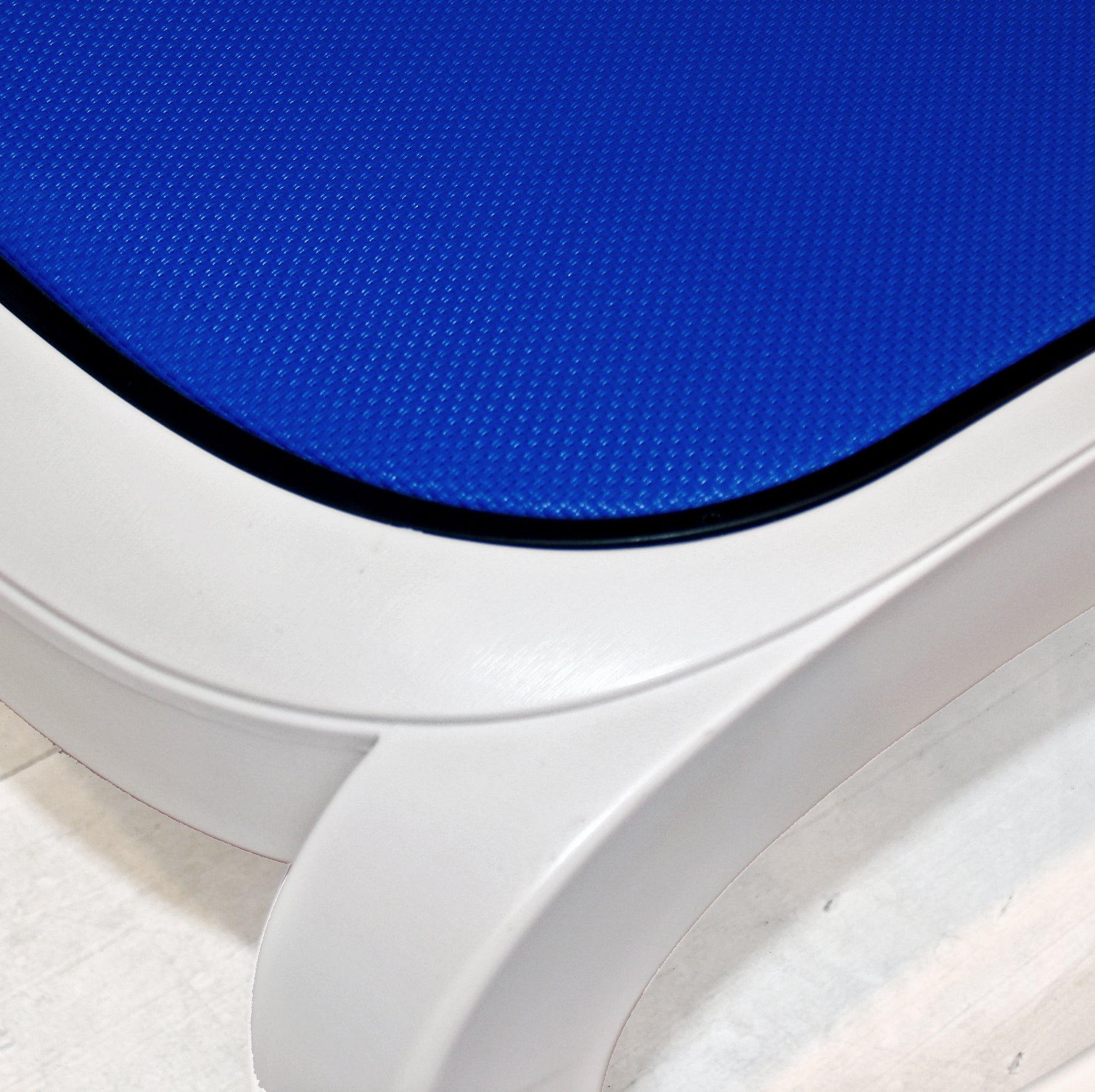 OMEGA White Outdoor Lounger