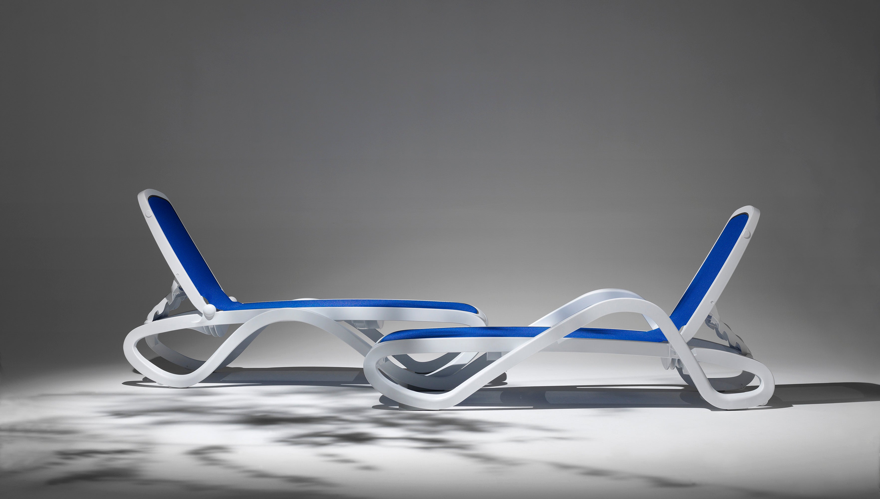 OMEGA White Outdoor Lounger