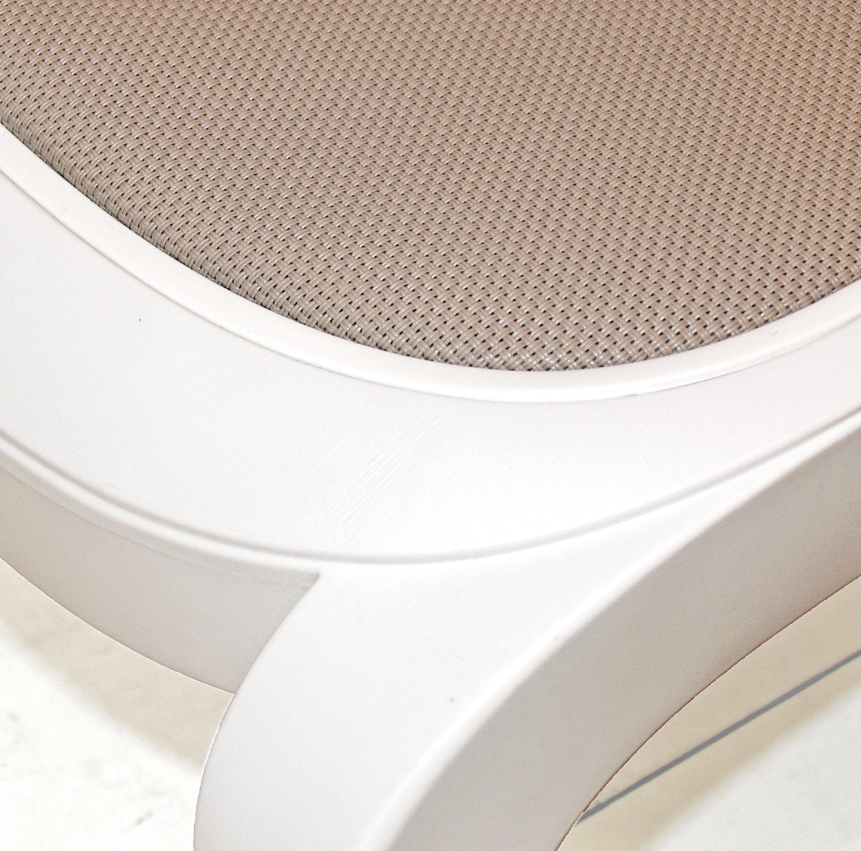 OMEGA White Outdoor Lounger