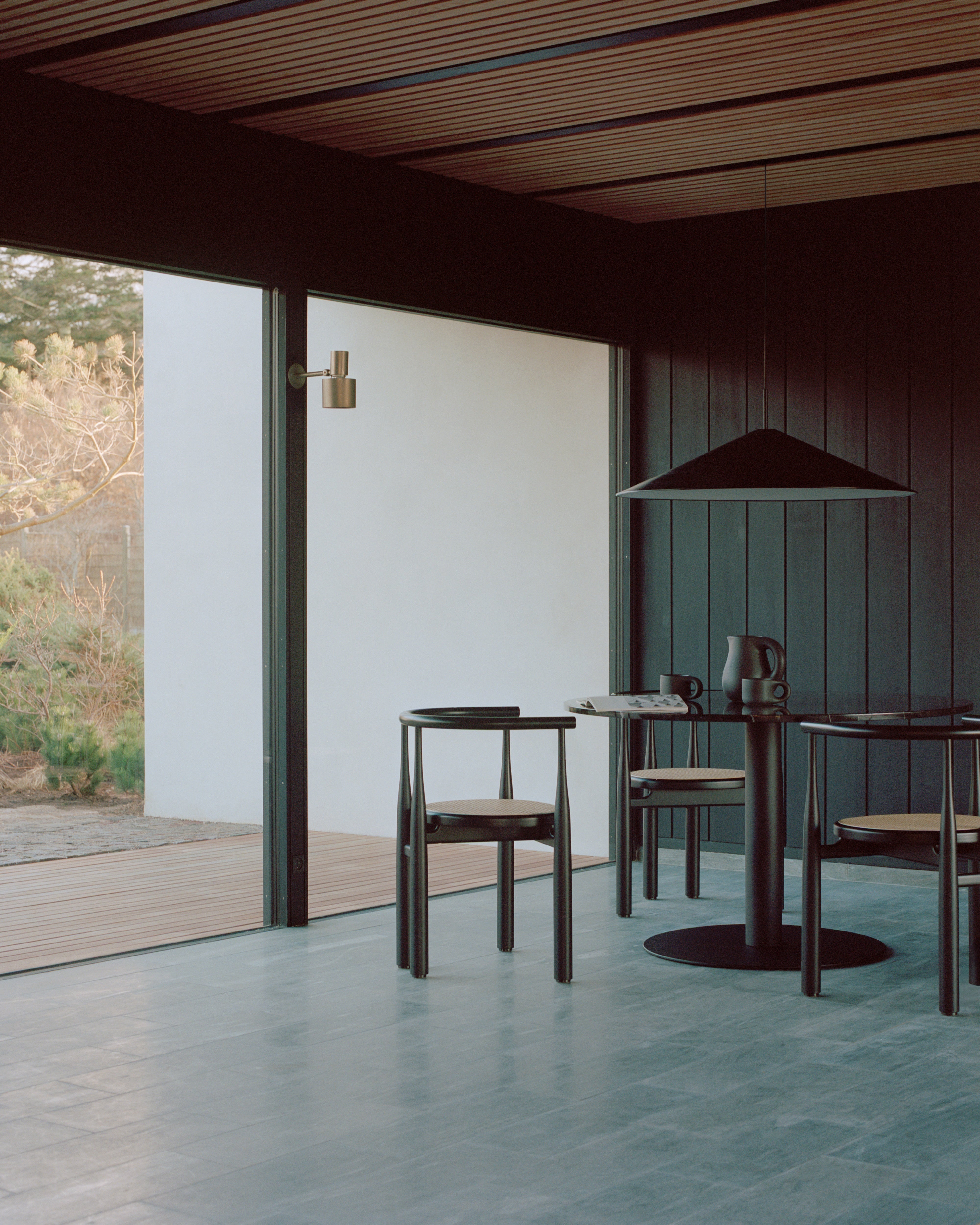 Stolik barowy okrągły FLORENCE czarny marmur z czarną podstawą