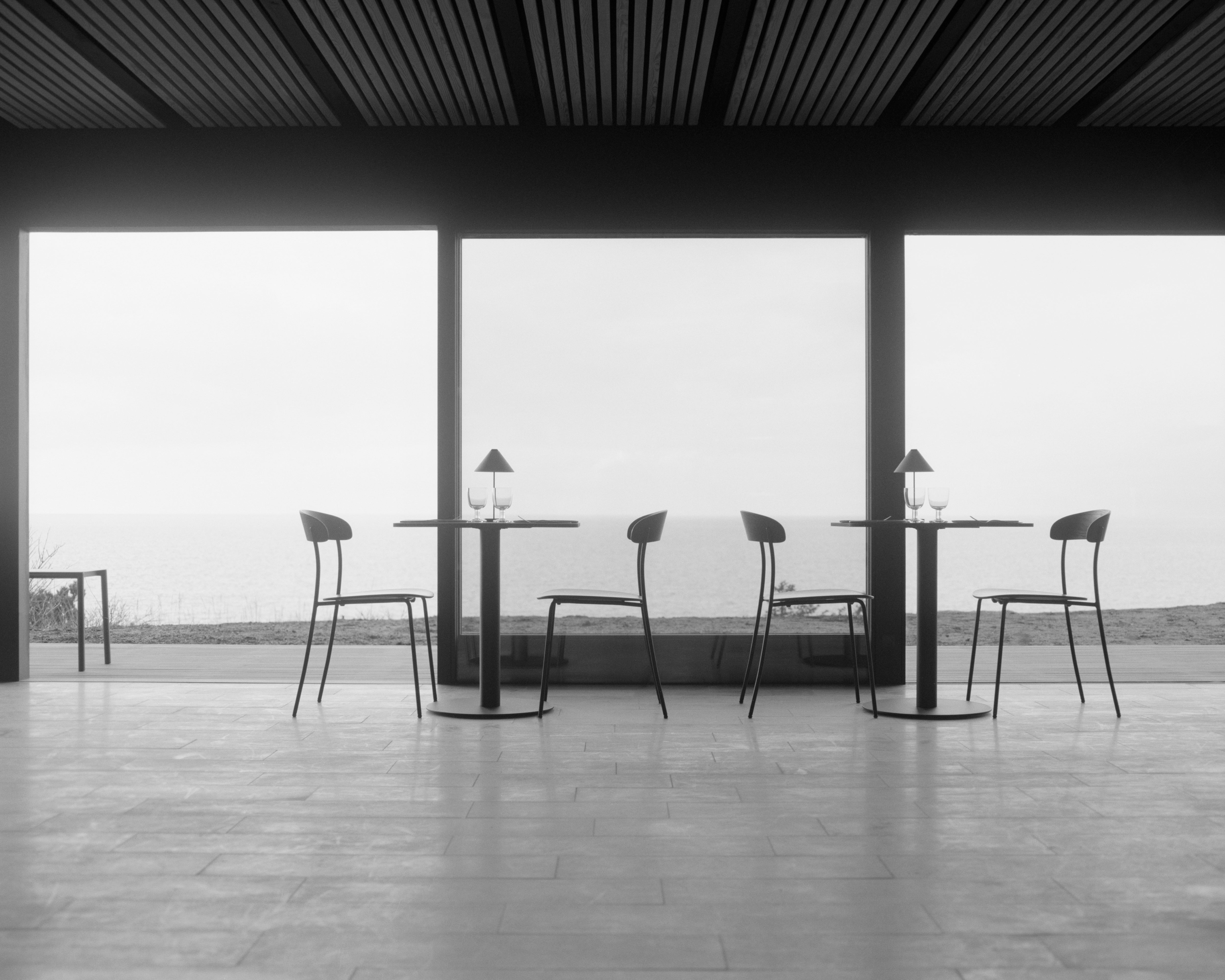 Stolik barowy FLORENCE beżowy marmur z czarną podstawą