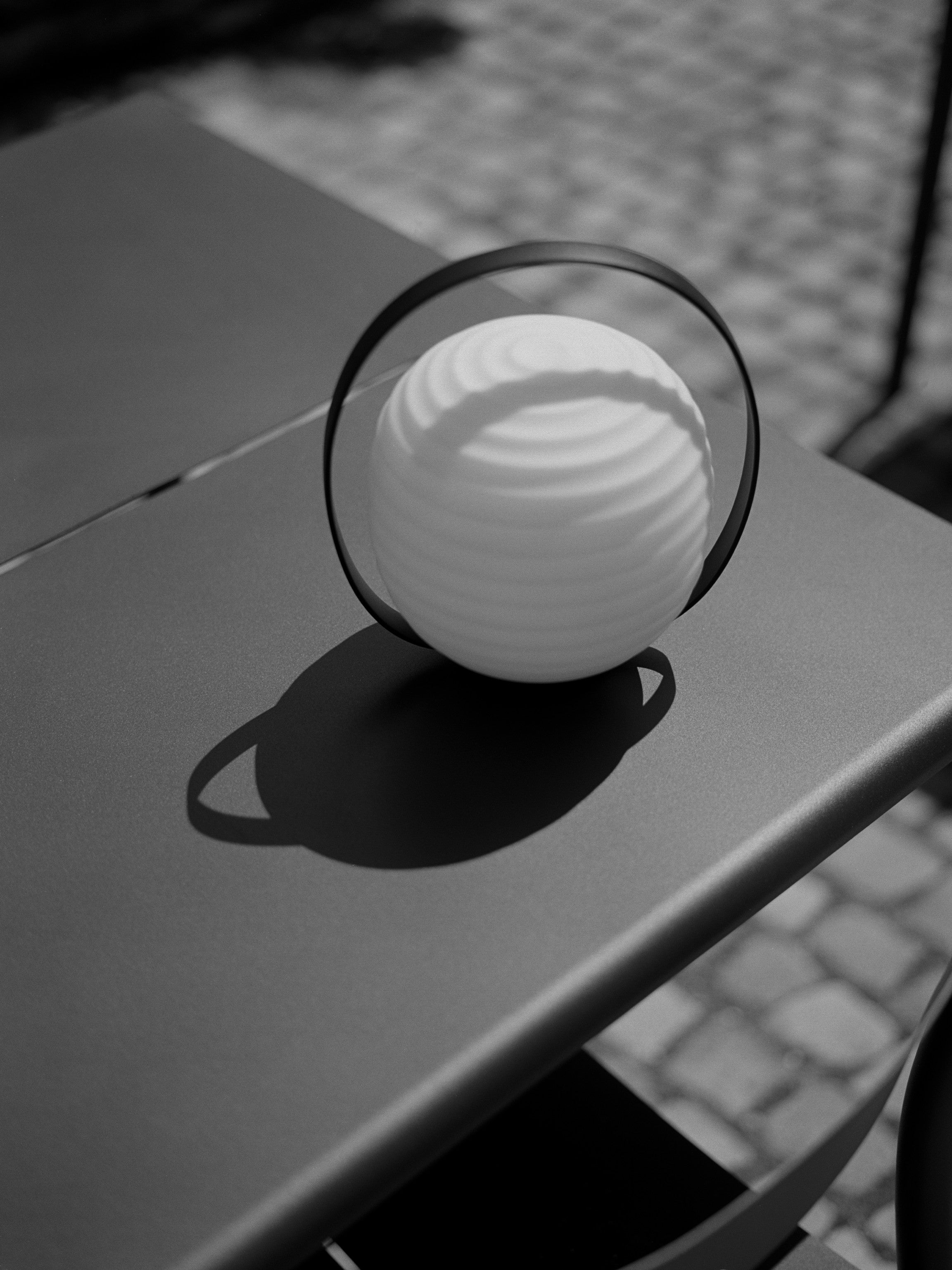 Draagbare lamp LANTERN wit met zwarte handgreep