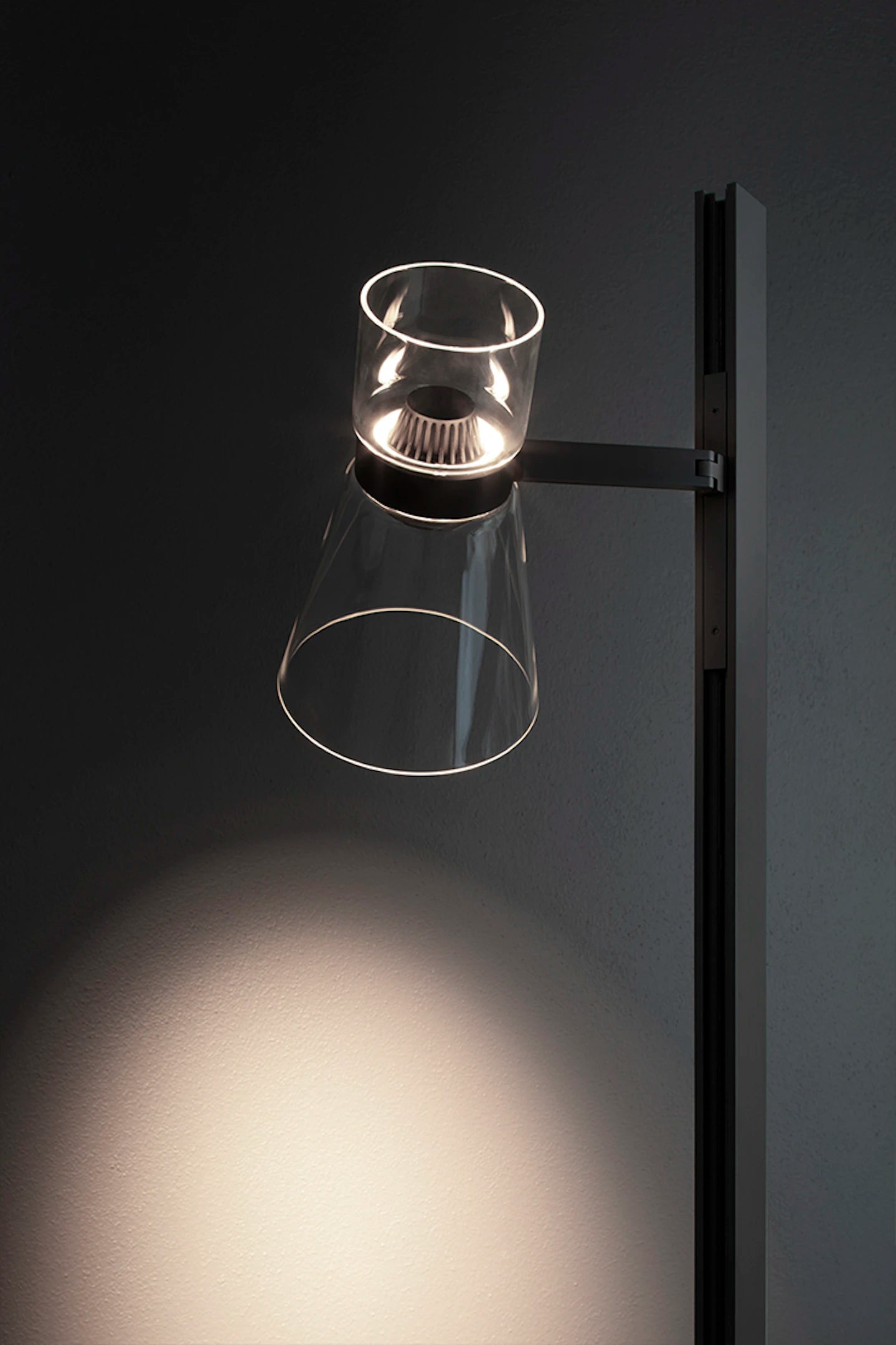 NOCTURNE CONE Black Two-Point Floor Lamp