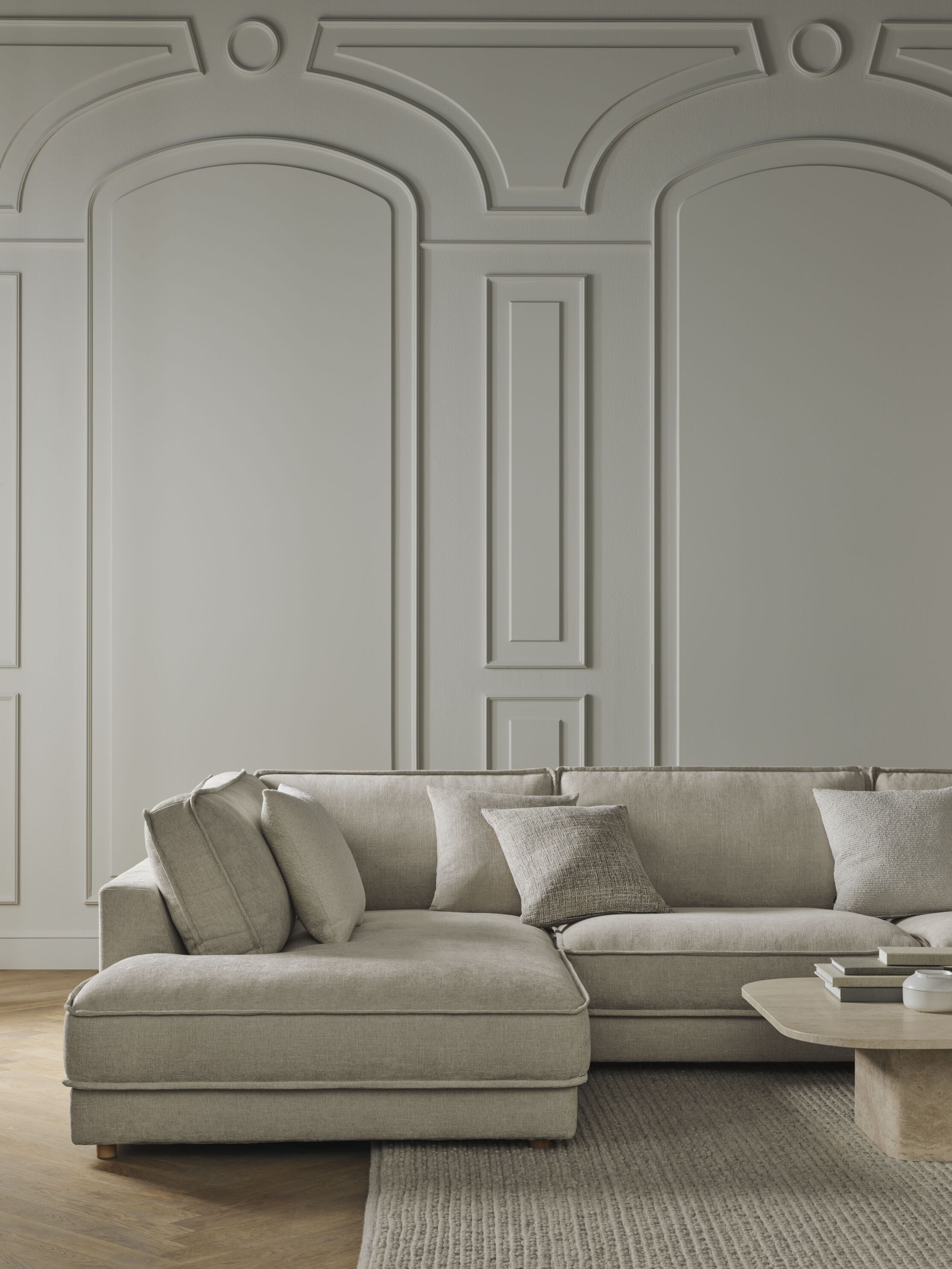Noora Modulare Sofa - rechts gehandelte Chaise mit einer schwarzen Basis