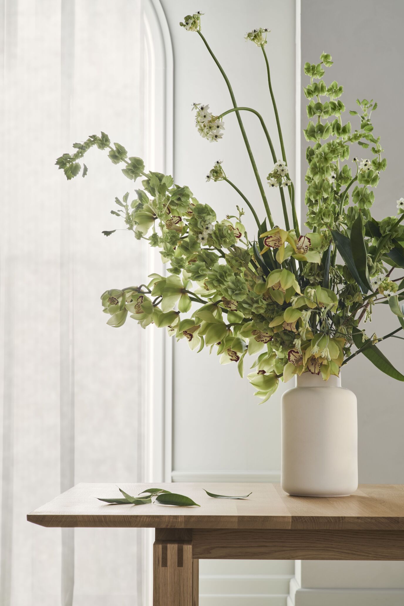 Witte NORD tafel met gebleekte basis