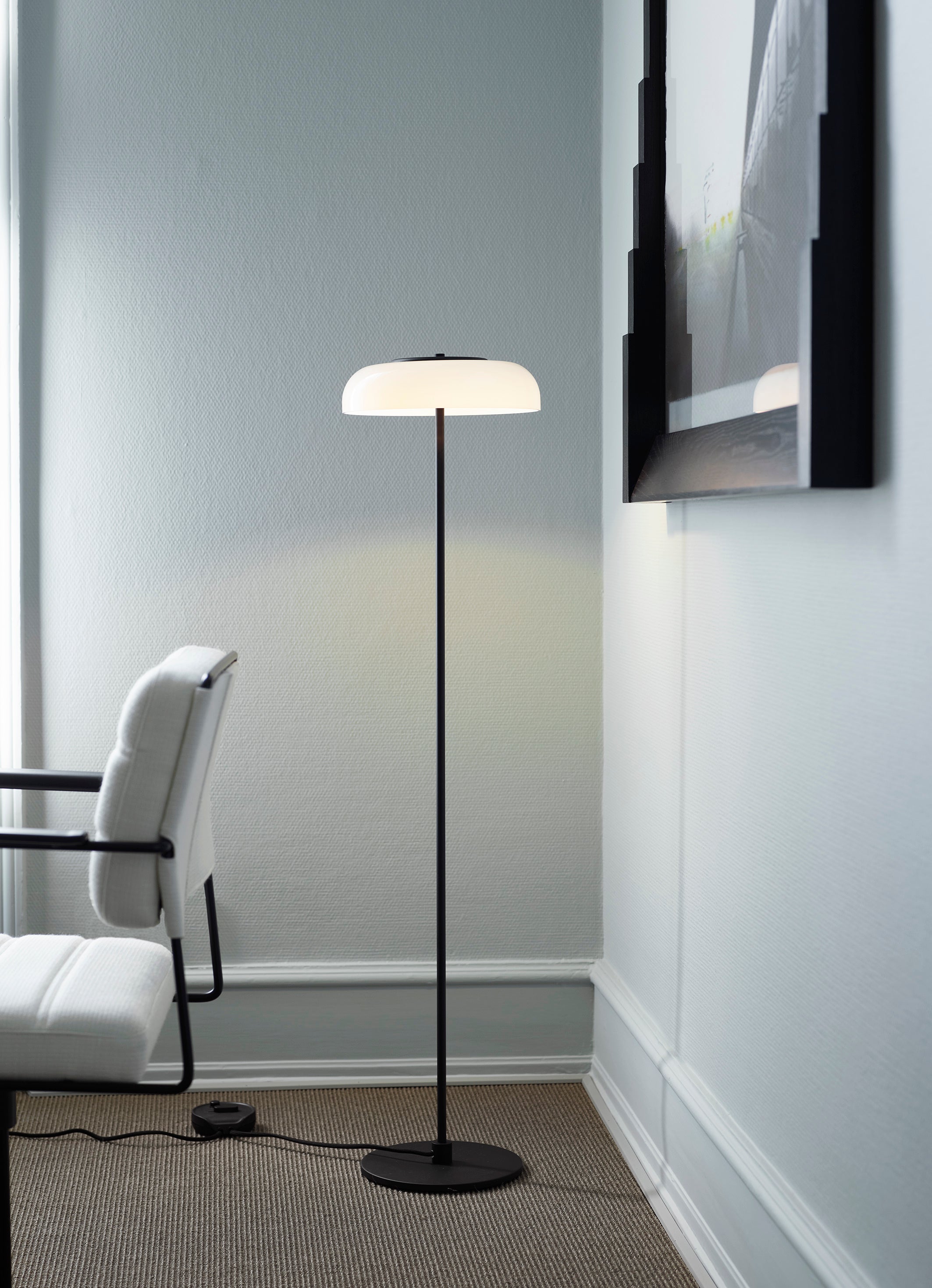 Vloerlamp BLOSSI zwart met opaalglas