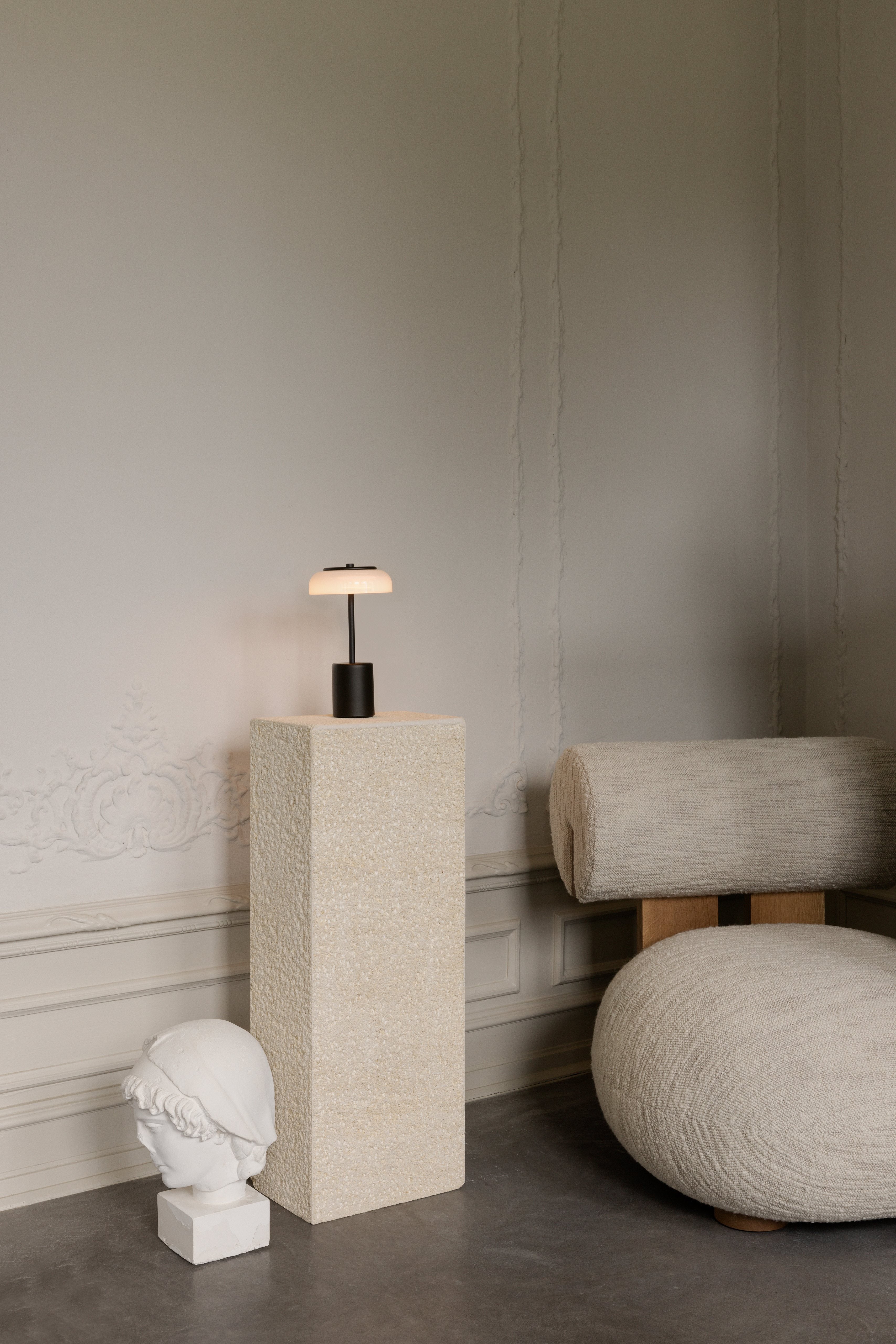 Draagbare lamp BLOSSI zwart met opaalglas