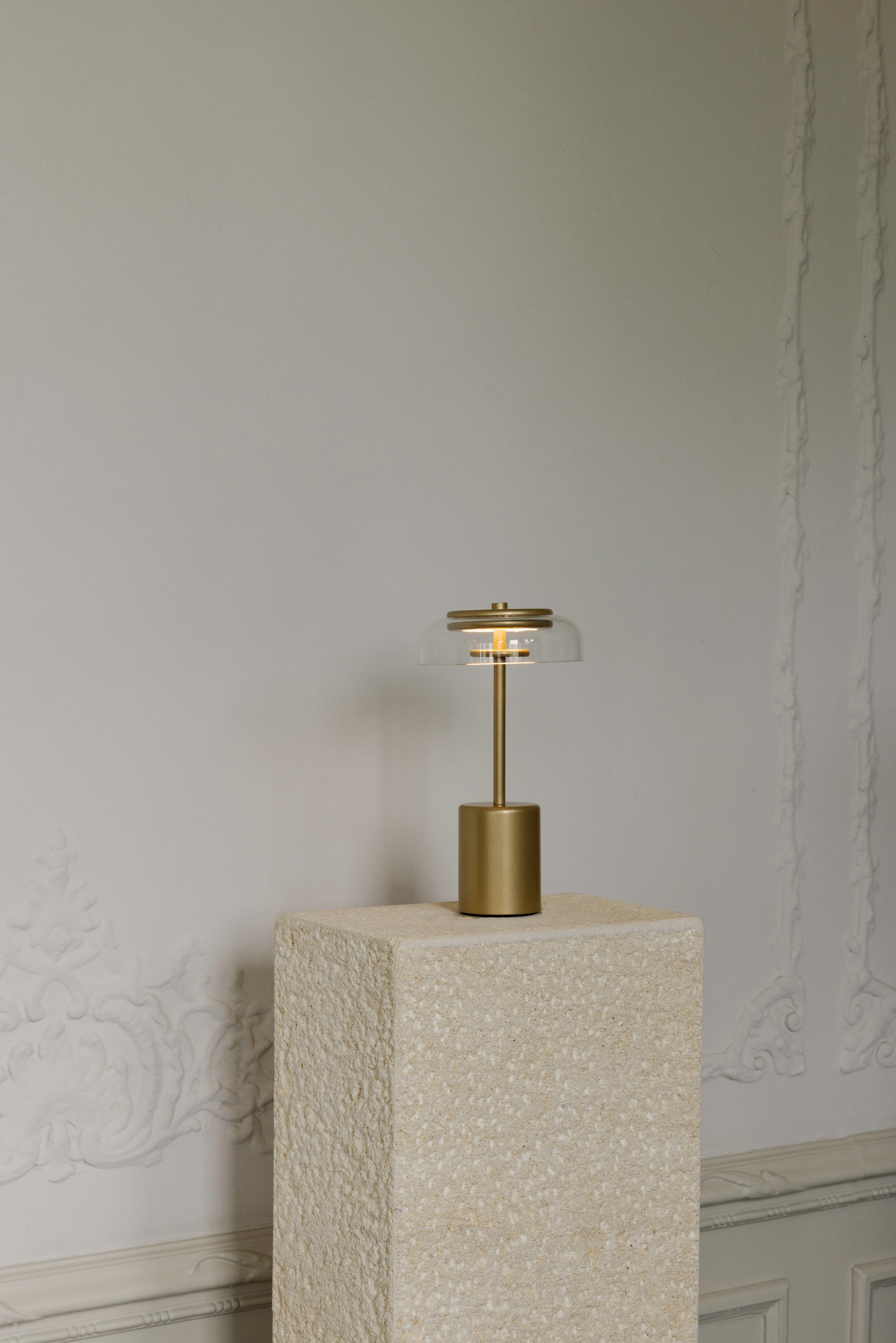 Tragbare Lampe BLOSSI gold mit transparentem Glas
