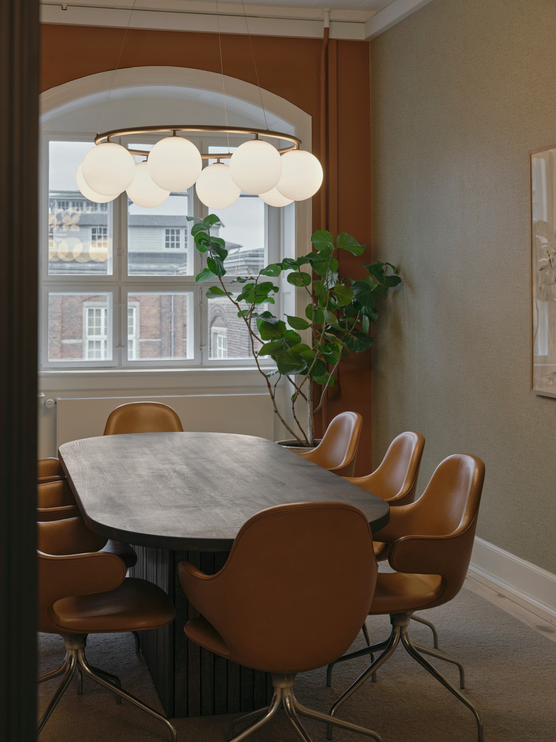 Hanglamp MIIRA 8 CIRCULAR messing met opaalglas