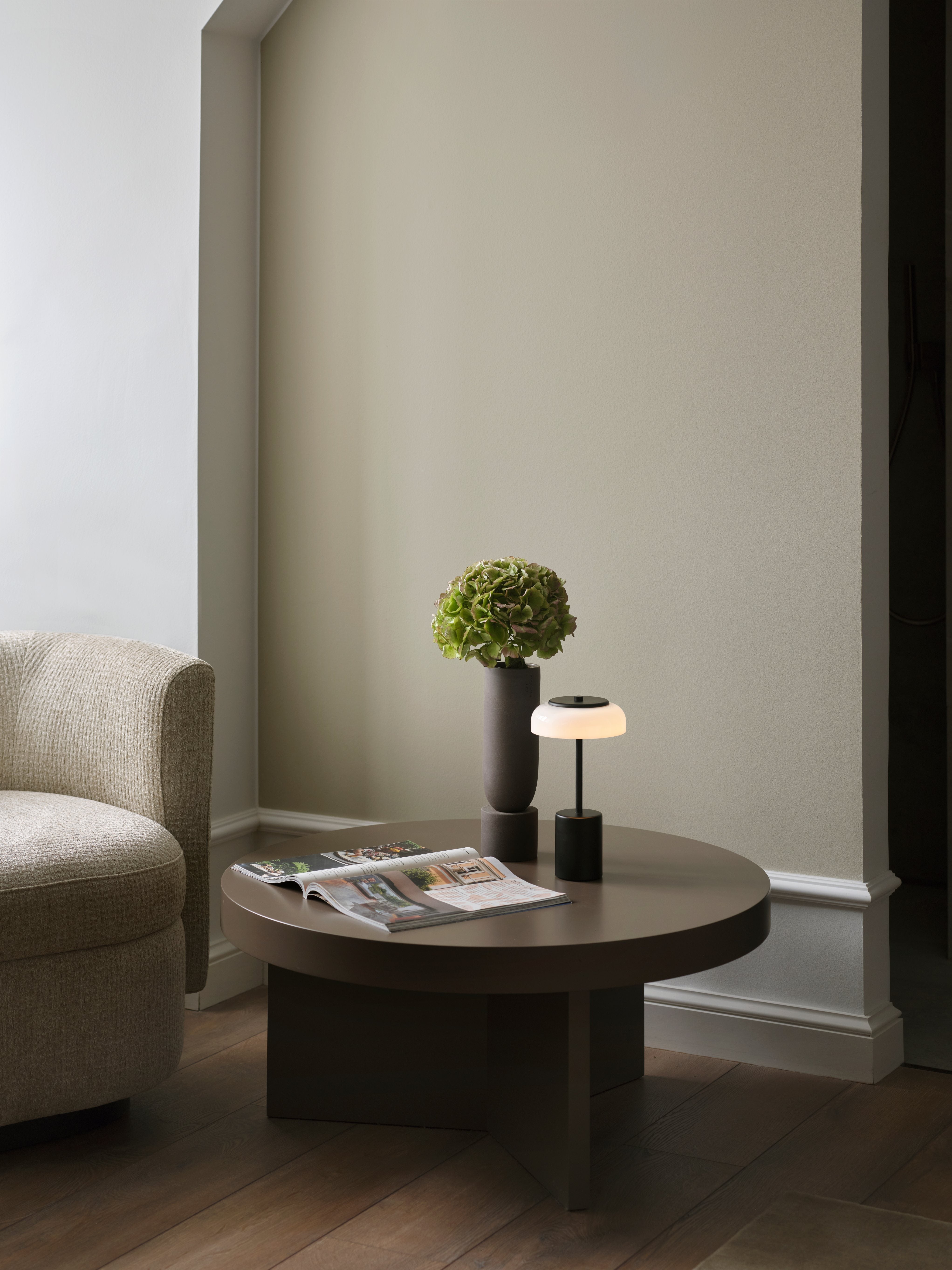 Draagbare lamp BLOSSI zwart met opaalglas