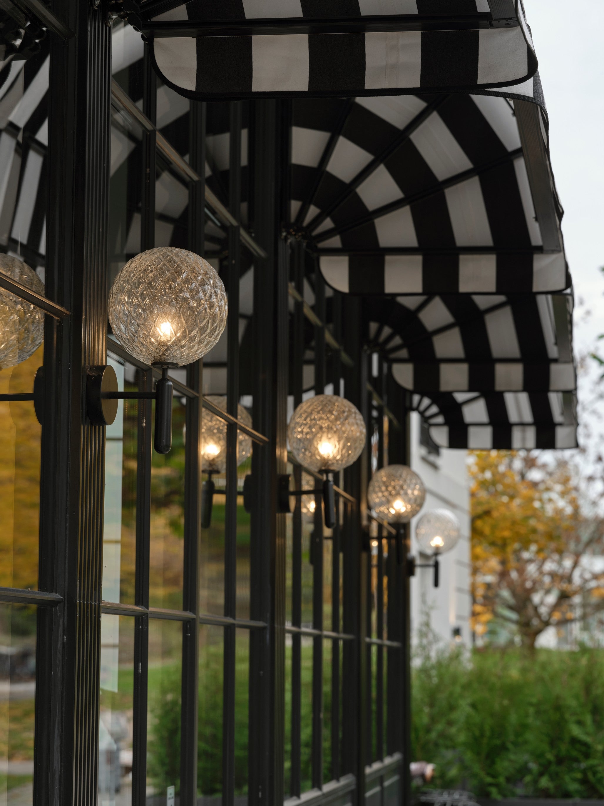 Buitenwandlamp MIIRA zwart met transparant glas