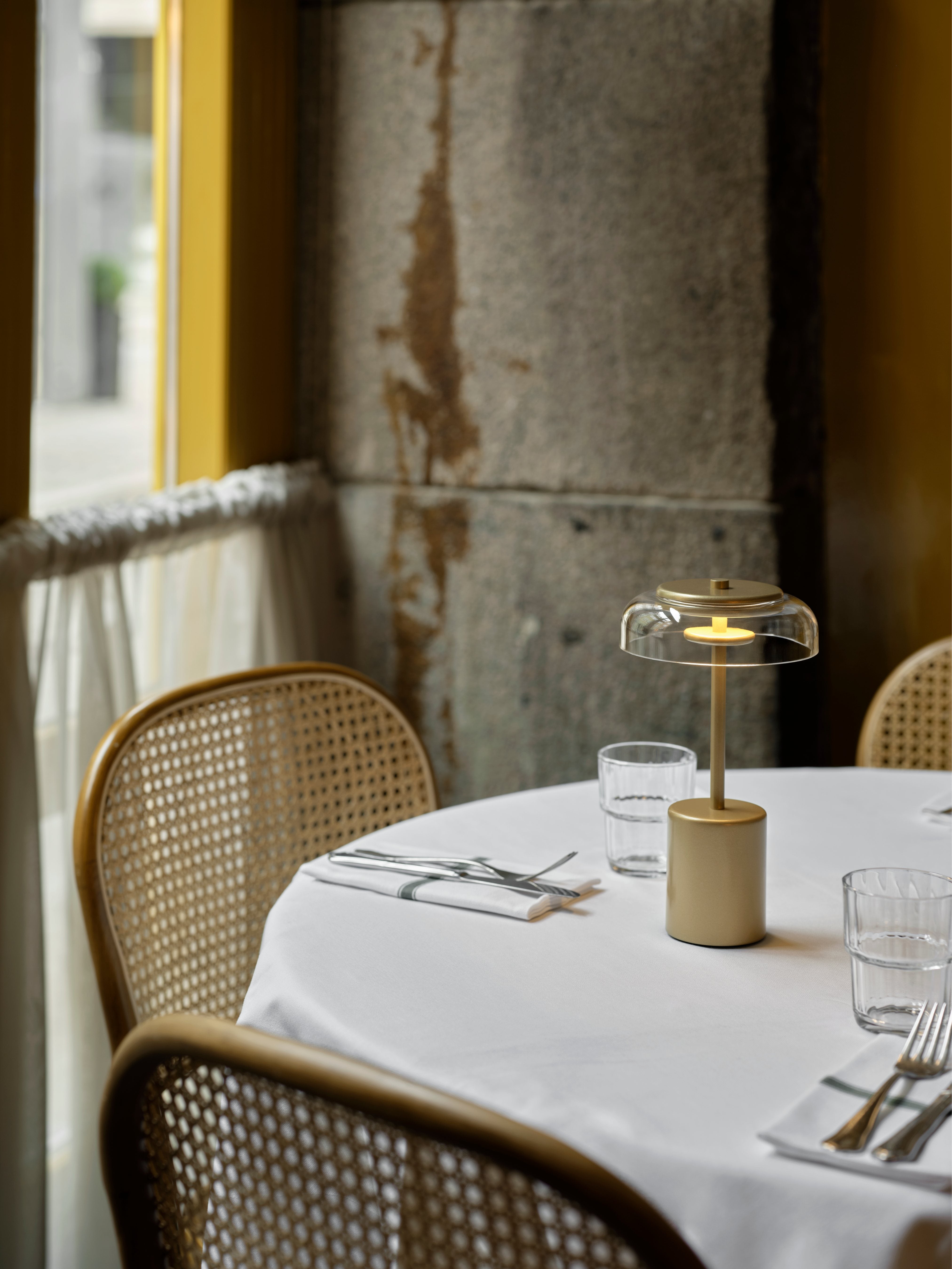 Tragbare Lampe BLOSSI gold mit transparentem Glas