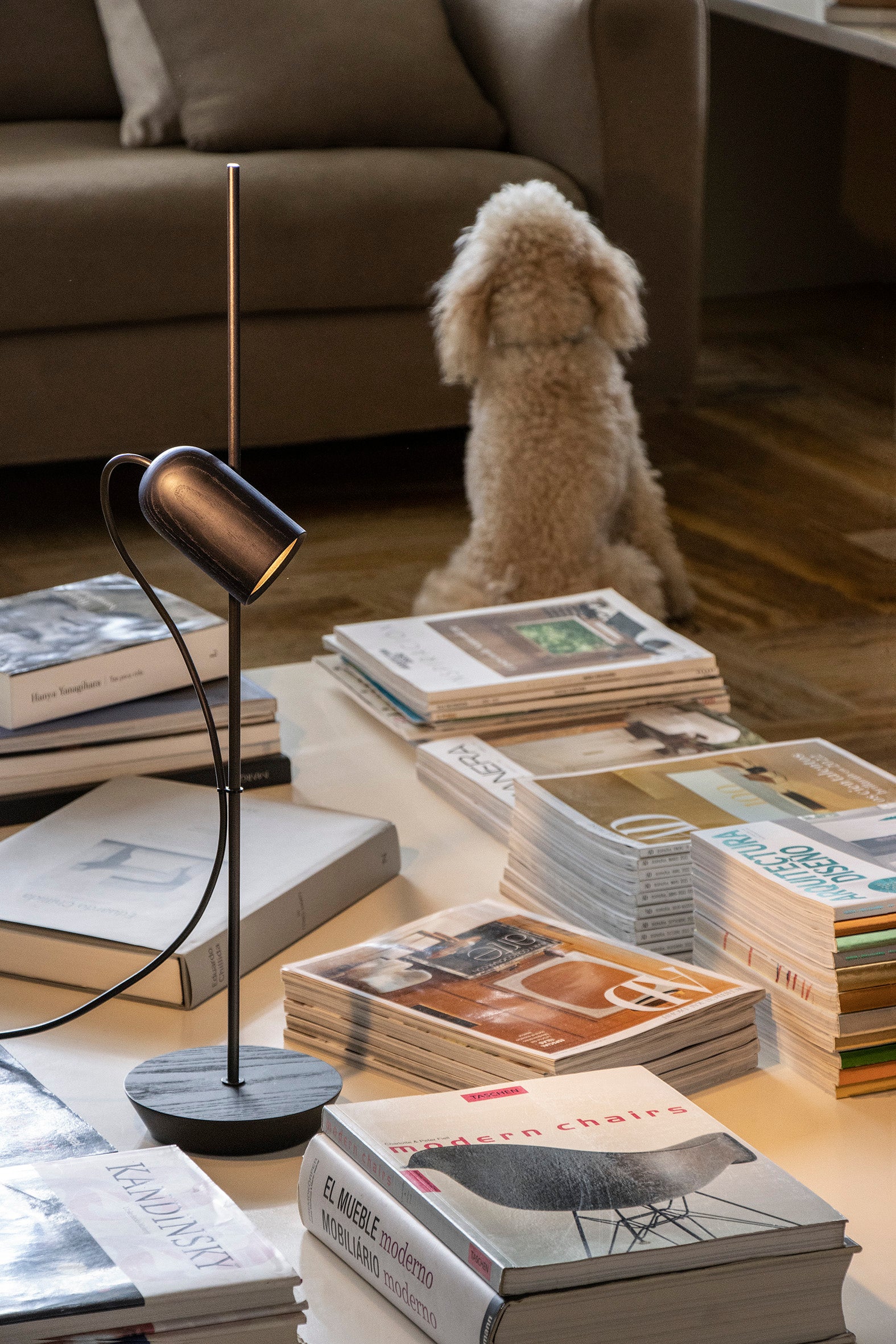 Tafellamp ONFA zwart essenhout met grafietafwerking