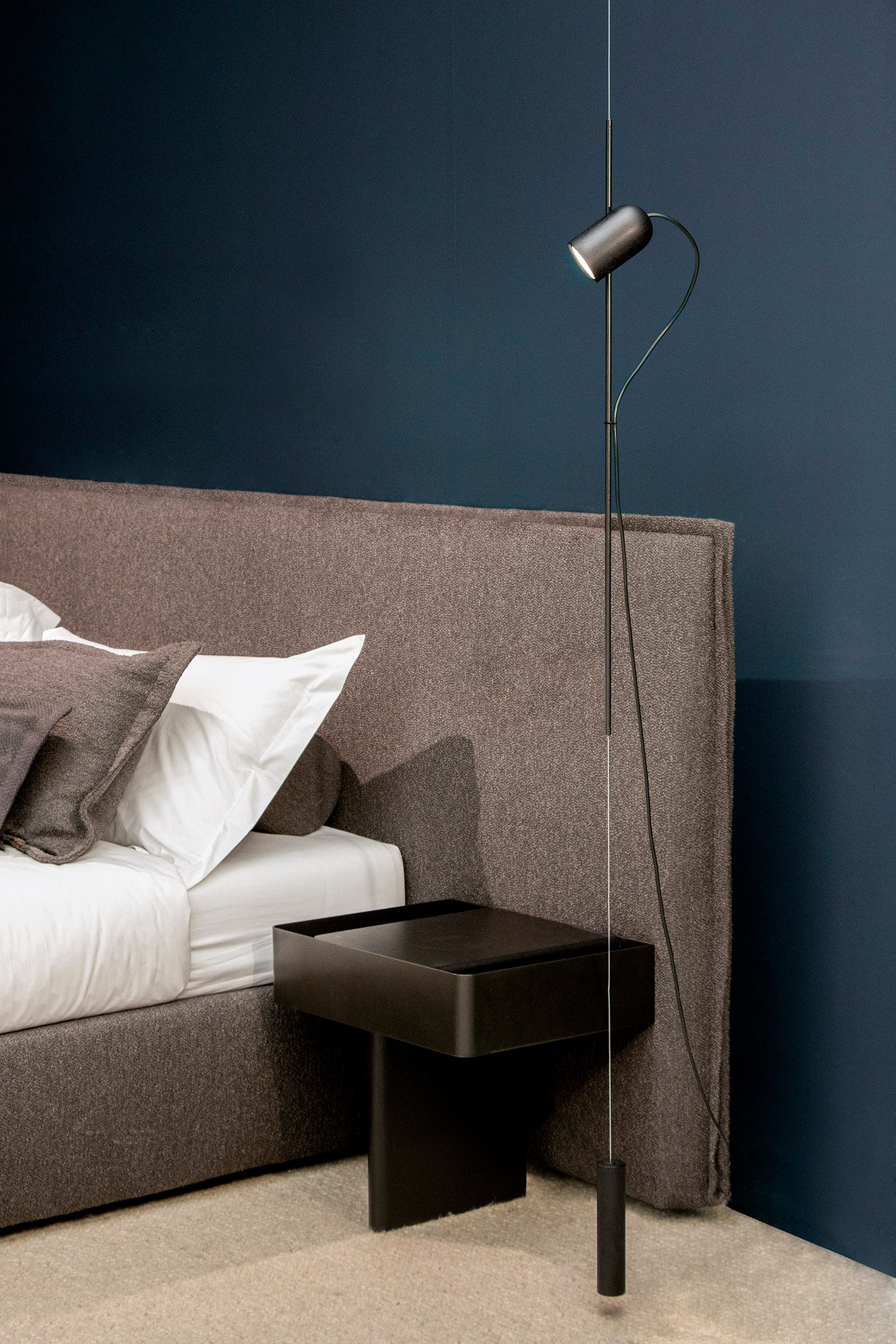 Hanglamp ONFA zwart essenhout met grafieten afwerking