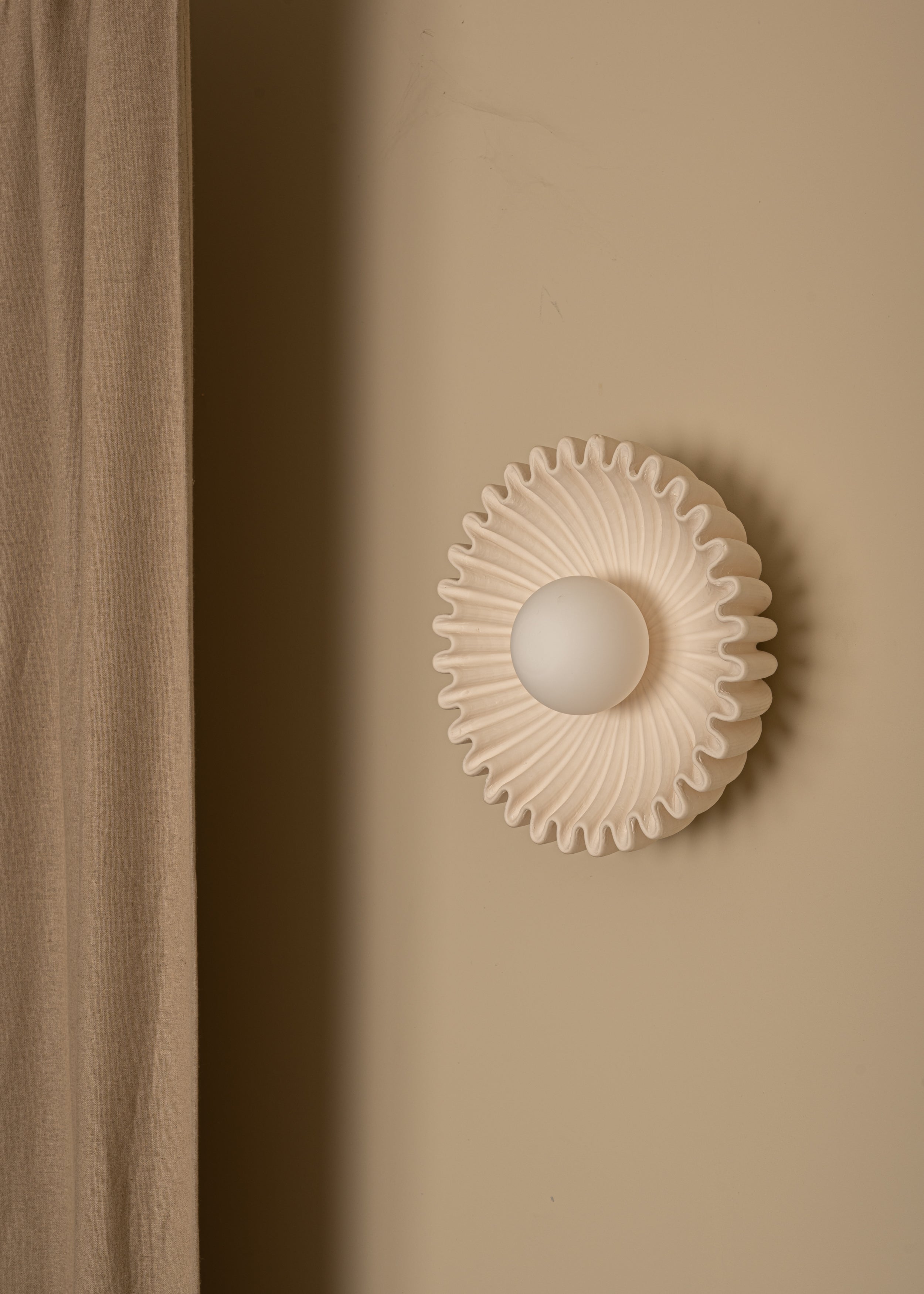 Wandlampe aus Keramik OSTRO ecru