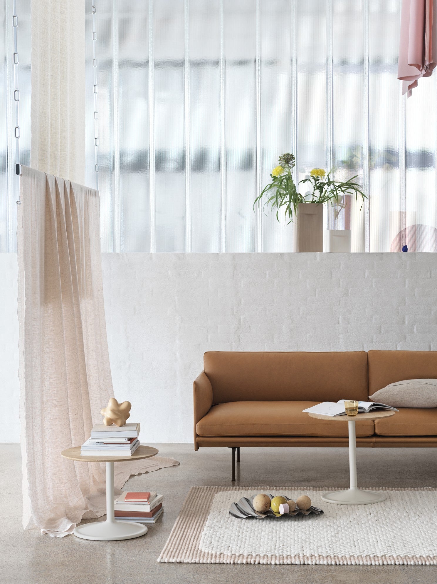 Zijtafel SOFT eikenhout met lichtgrijze basis