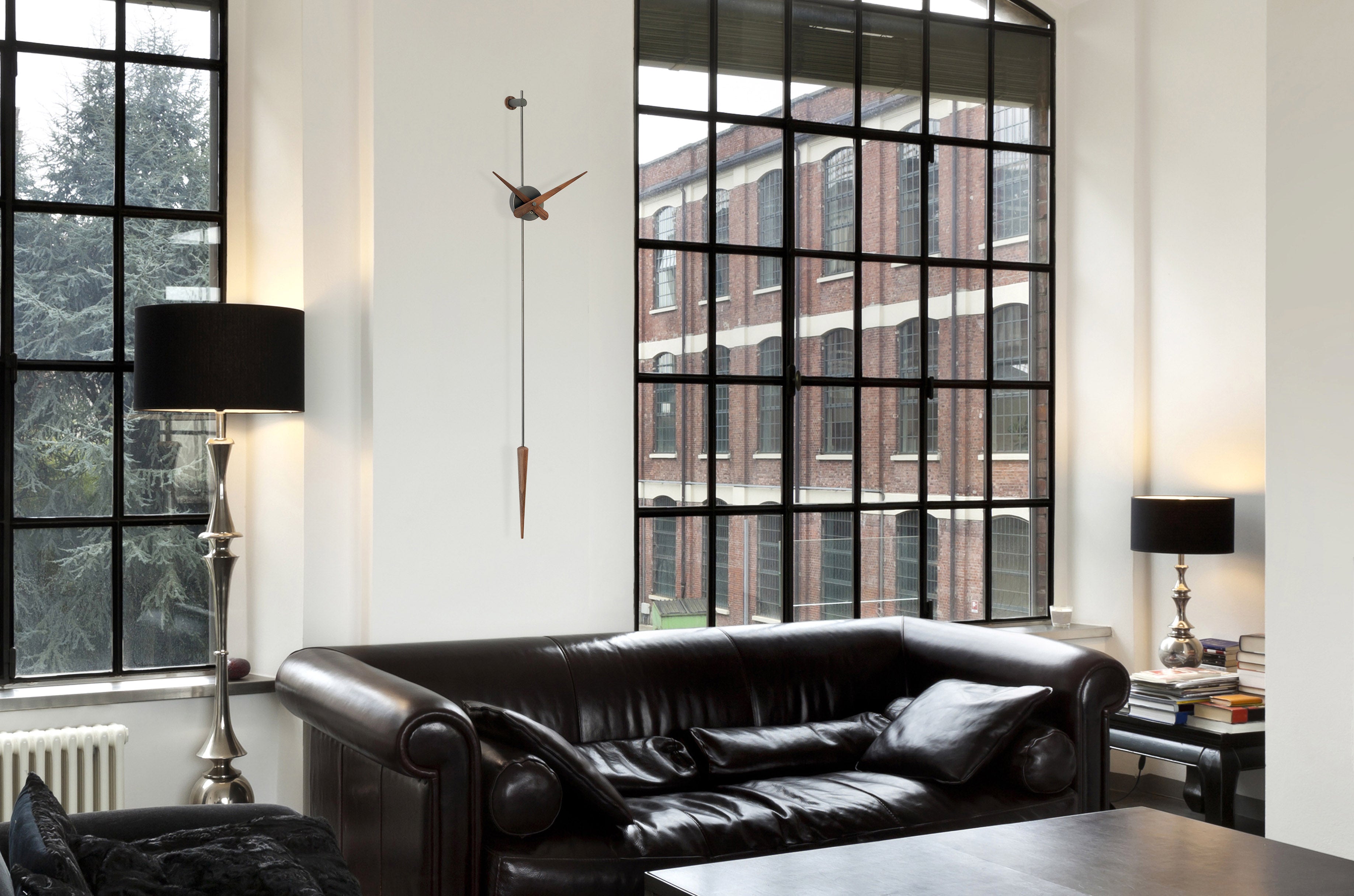 Wandklok PUNTO Y COMA notenhout met grafiet